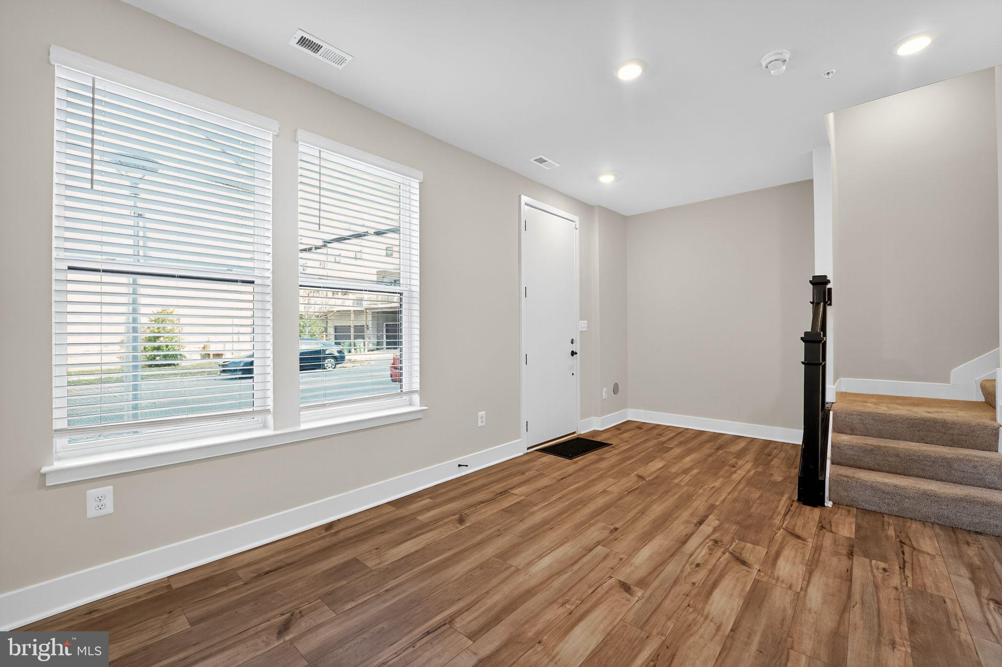 MEDFIELD - Residential