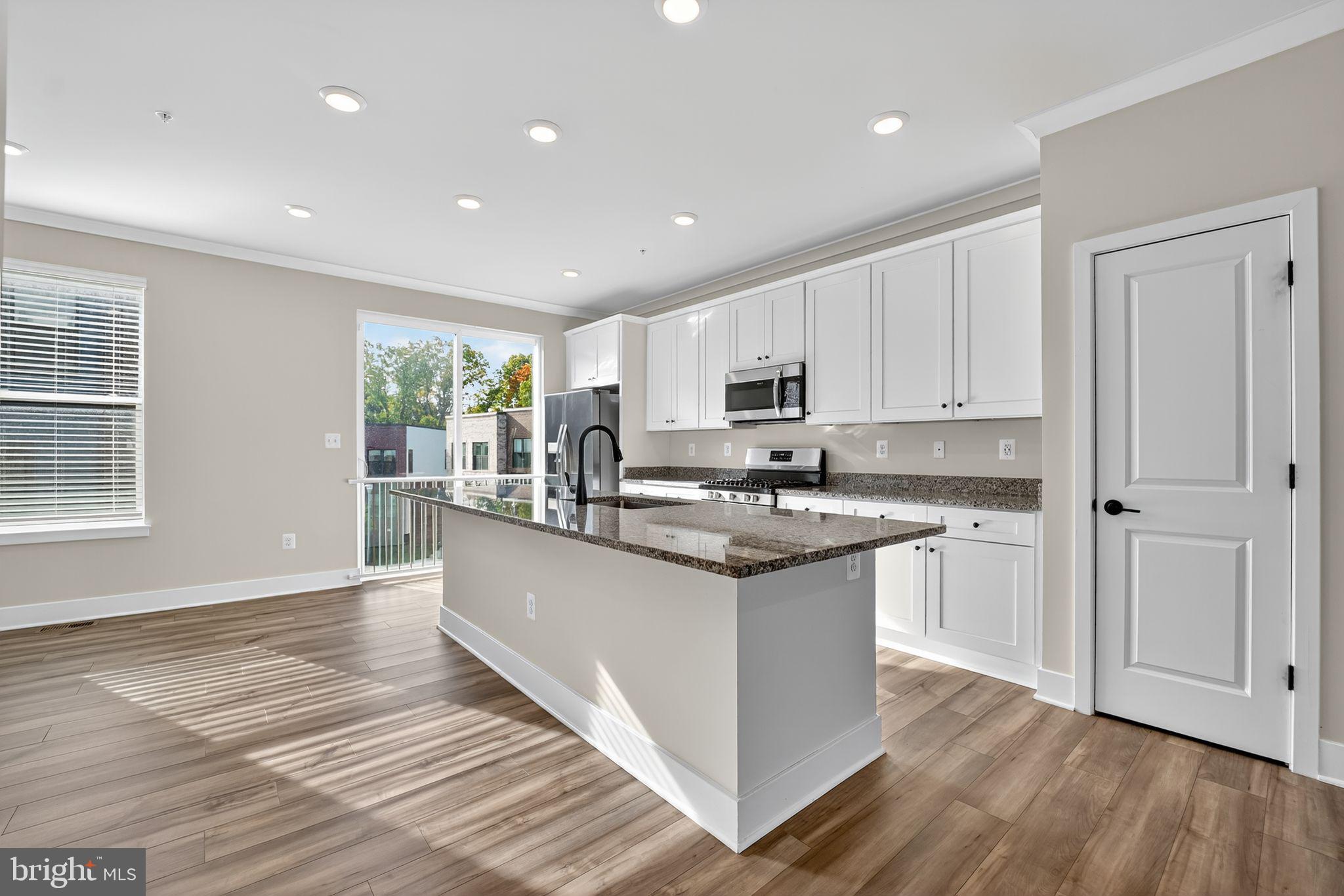 MEDFIELD - Residential