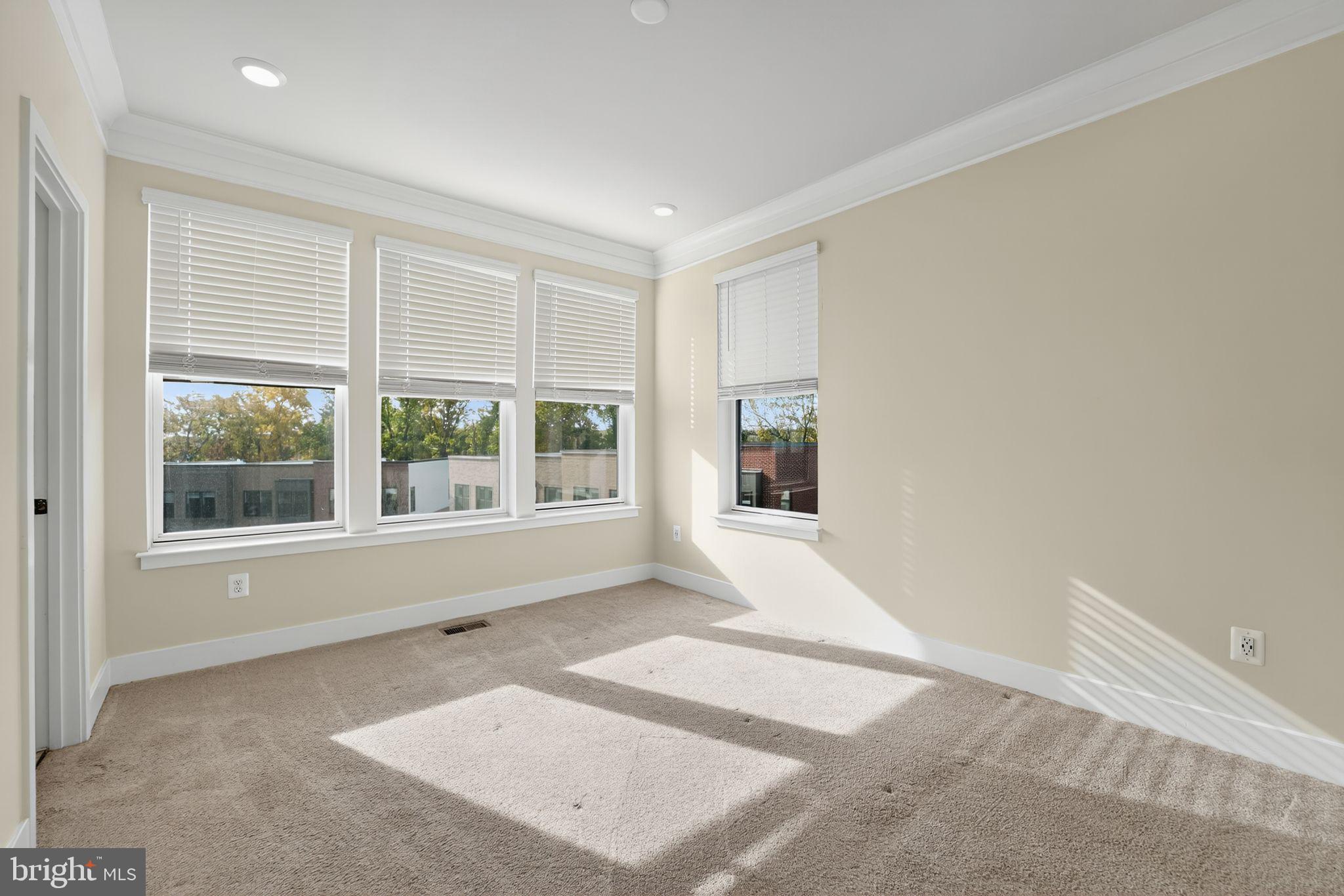 MEDFIELD - Residential