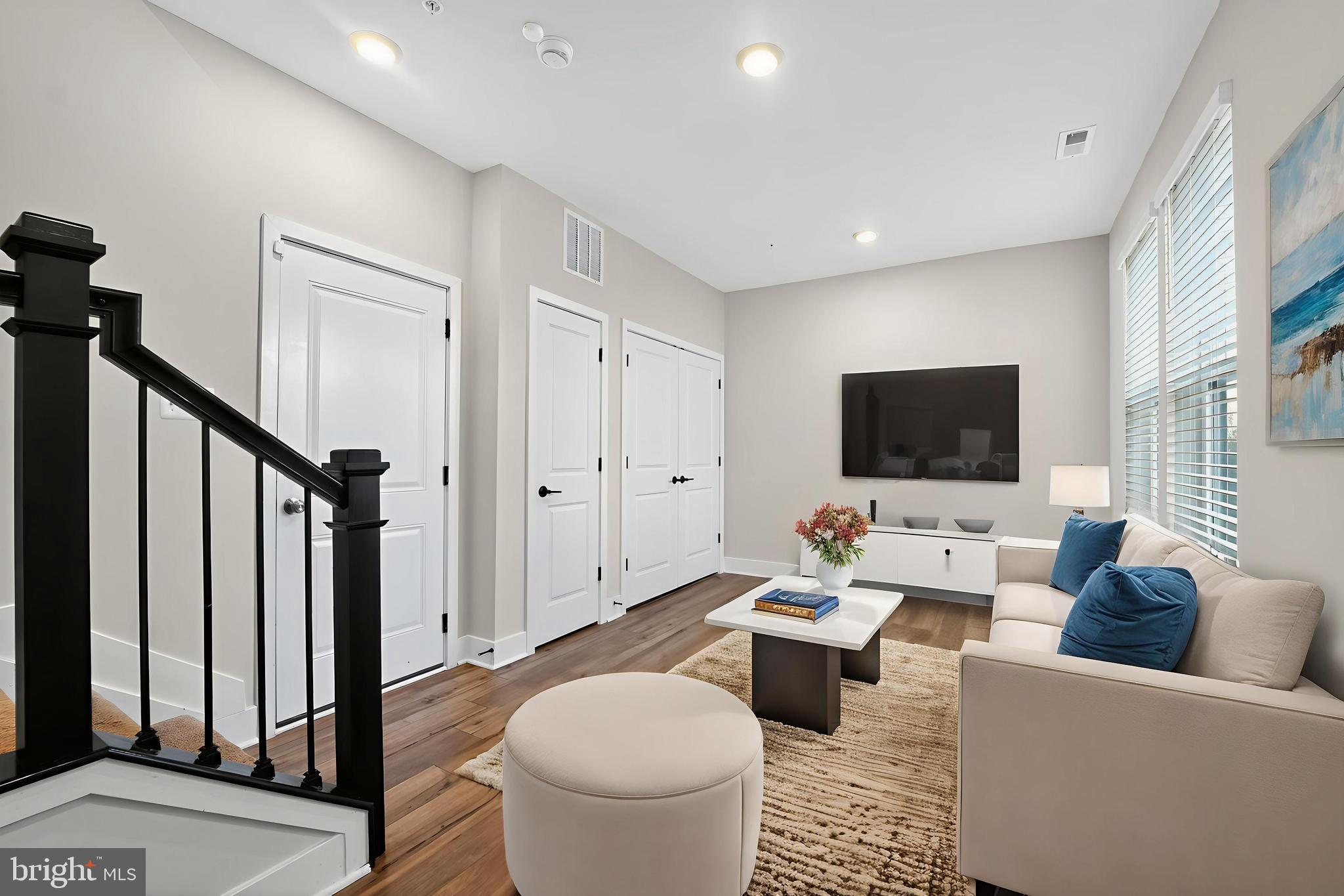 MEDFIELD - Residential