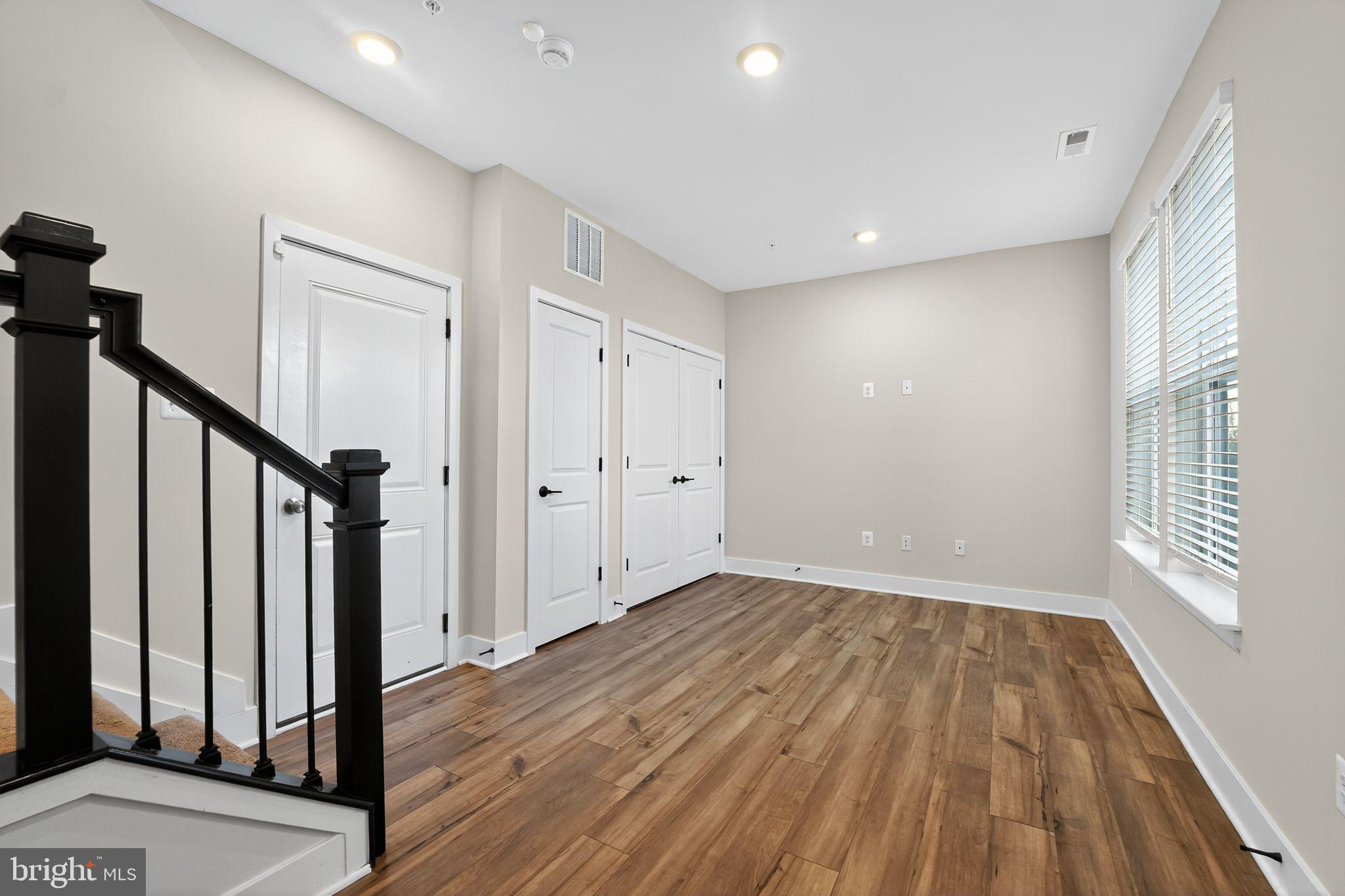 MEDFIELD - Residential