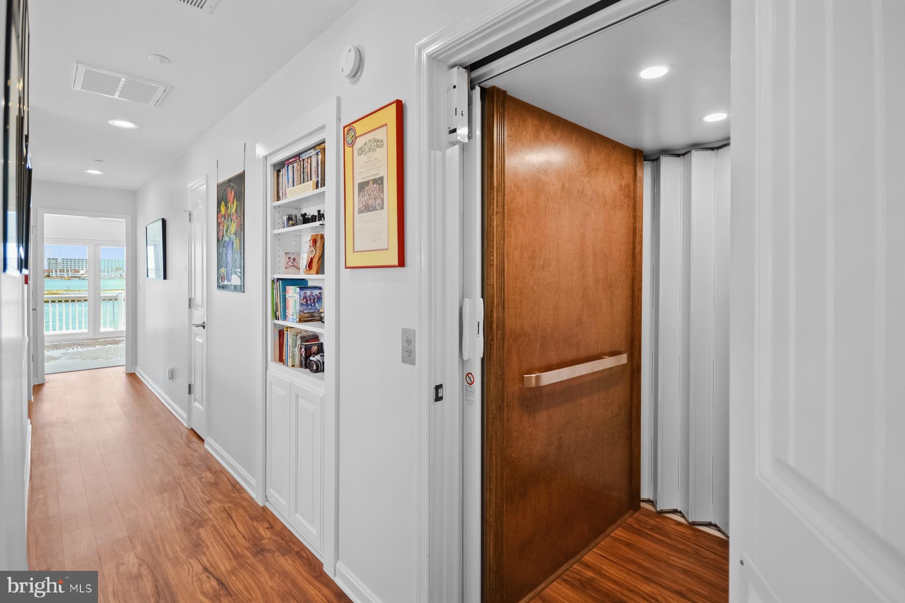 52ND STREET - Residential