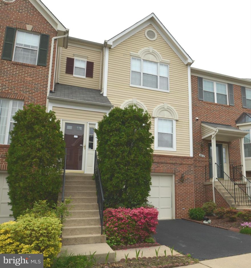 WONDERFUL VAN METRE-BUILT LUXURY TOWNHOME W/ GARAGE, 3BR AND 2.55BA BACKING TO WOODS...SUN-FILLED COUNTRY KITCHEN... WALKOUT TO SUN DECK BACKING TO TREES..MASTER BR SUITE & LG WALK-IN CLOSET..HUGE REC RM W/COZY FIREPLACE & WALK OUT TO PATIO & PRIVATE FENCED YARD..NEUTRAL DECOR..EASY ACESS TO OLD TOWNE, METRO STNS & BELTWAY..WALK TO METRO BUS STOP...AVAIL. 20 JAN