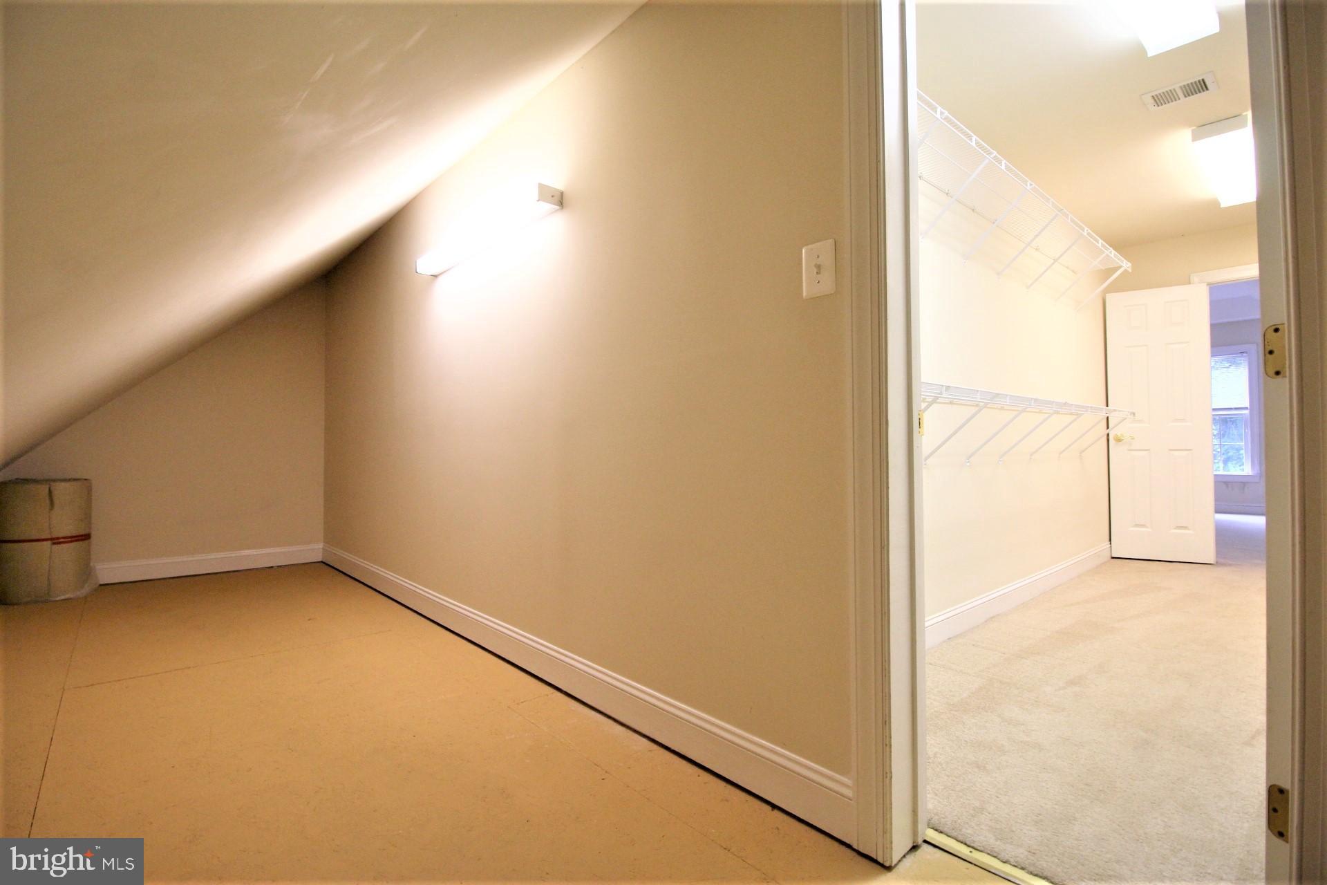 ASHLEY SQUARE - Residential Lease