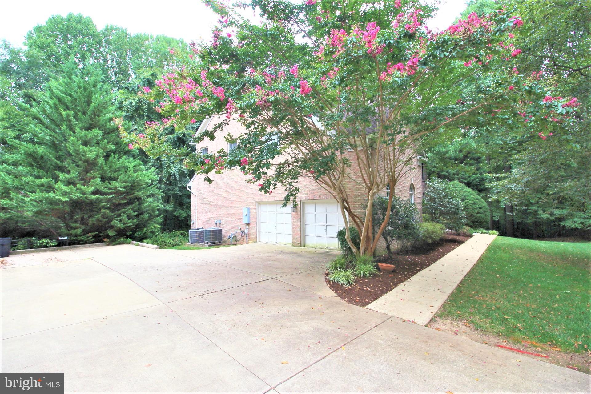 ASHLEY SQUARE - Residential Lease