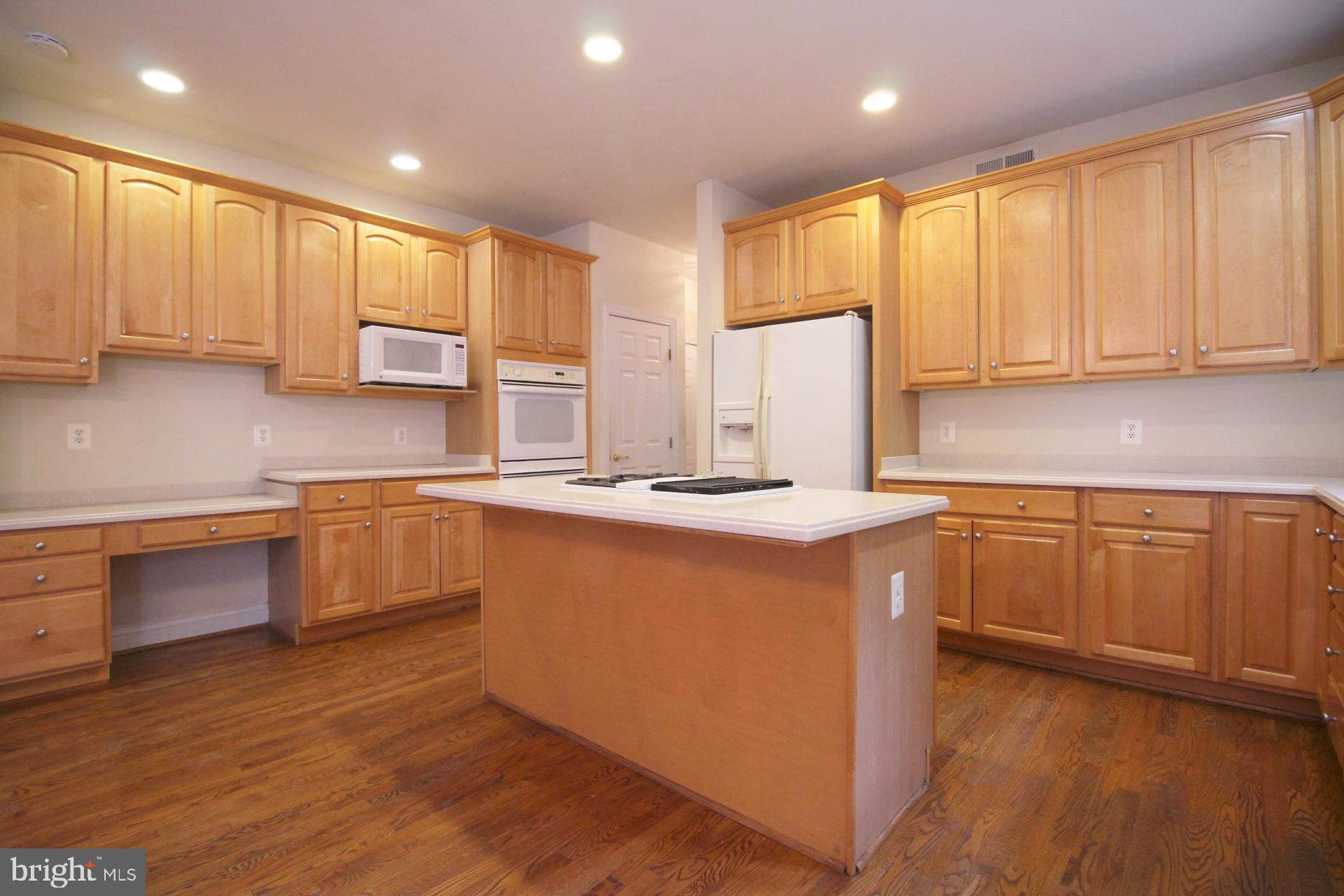 ASHLEY SQUARE - Residential Lease