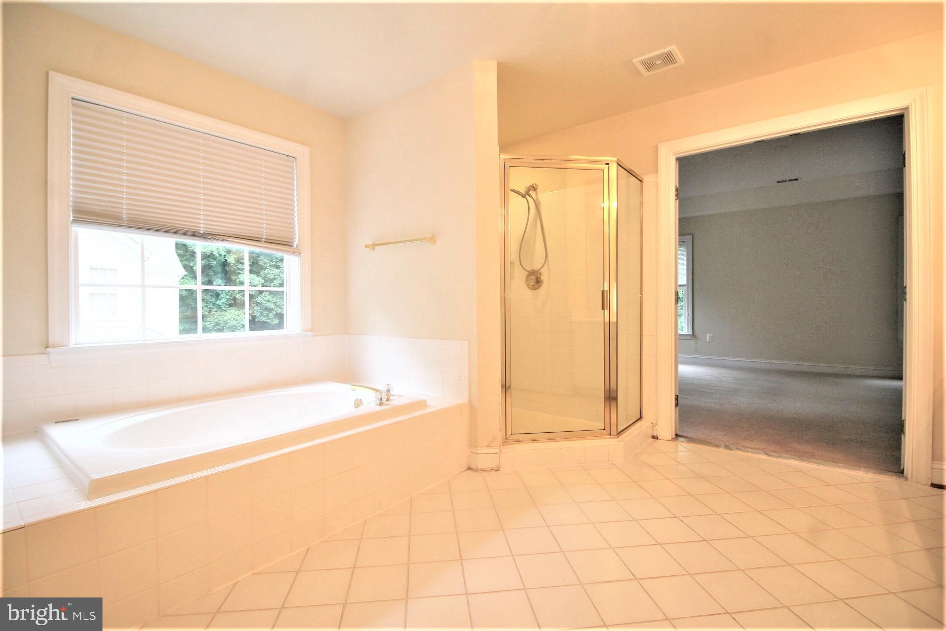 ASHLEY SQUARE - Residential Lease