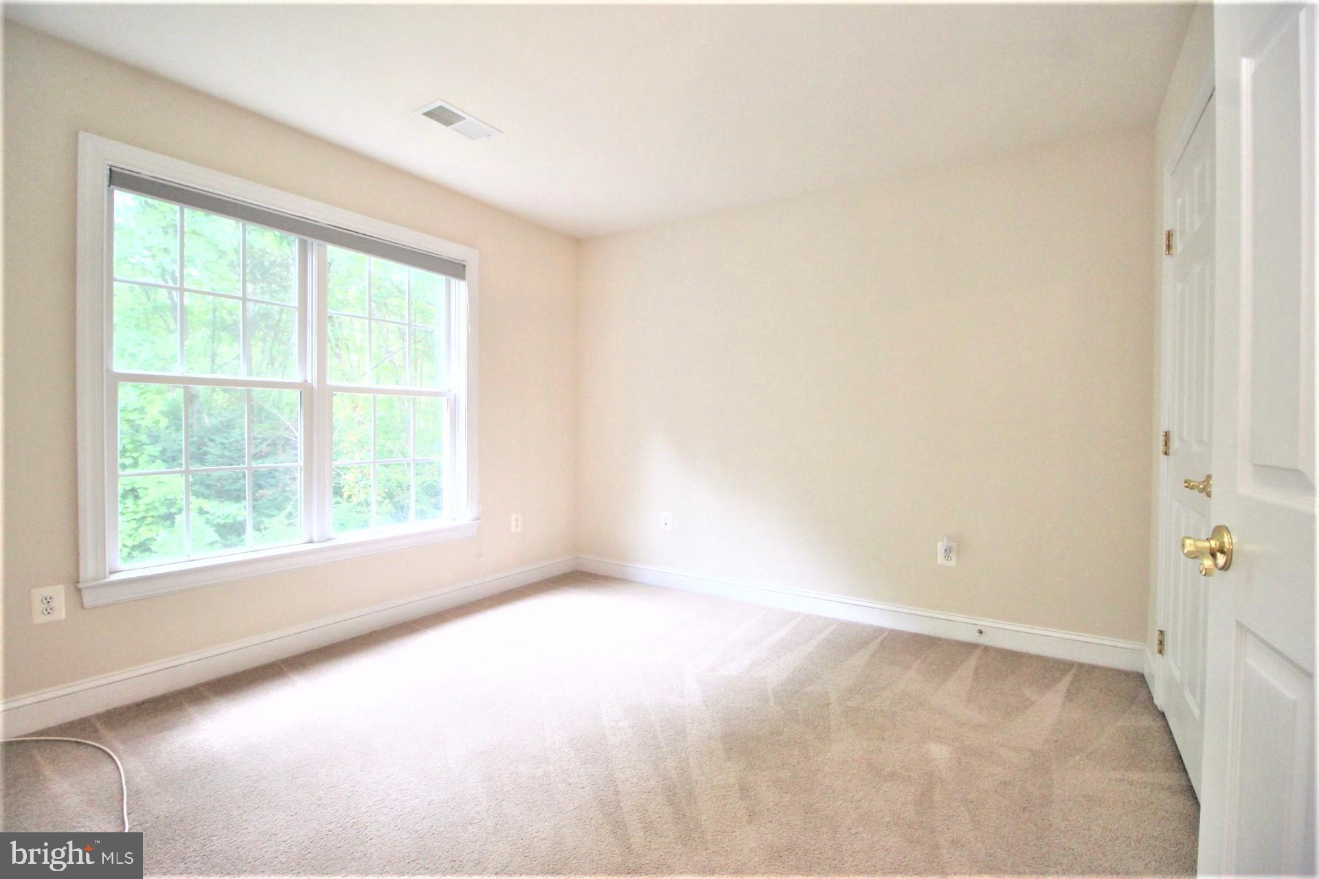 ASHLEY SQUARE - Residential Lease