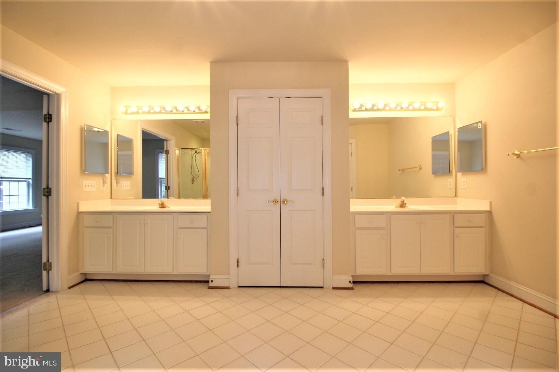 ASHLEY SQUARE - Residential Lease