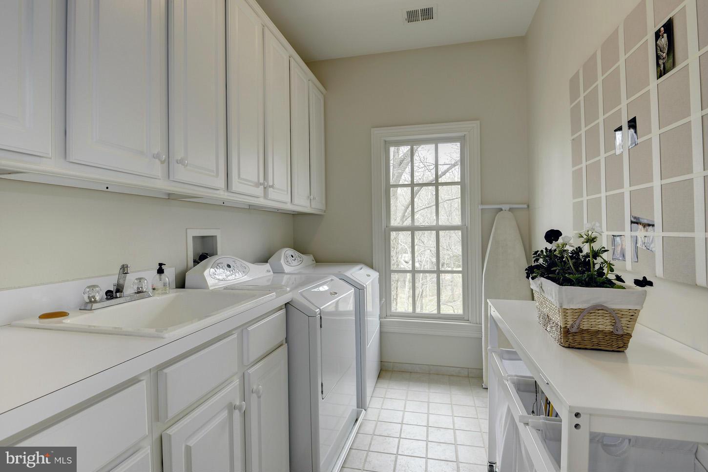 BRADLEY HILLS GROVE - Residential