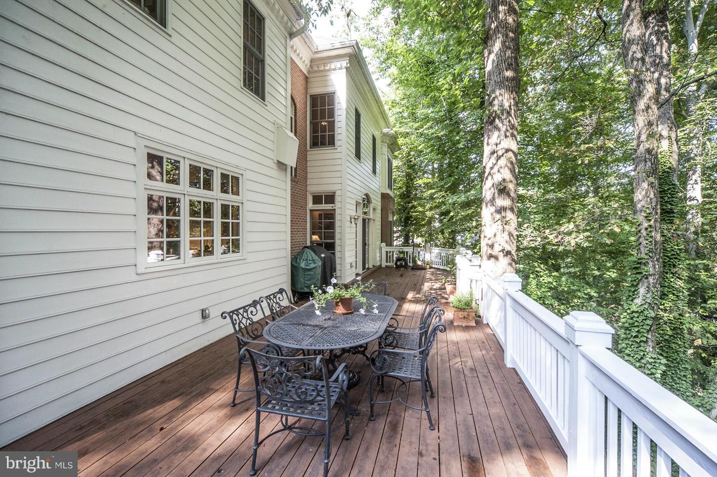 BRADLEY HILLS GROVE - Residential