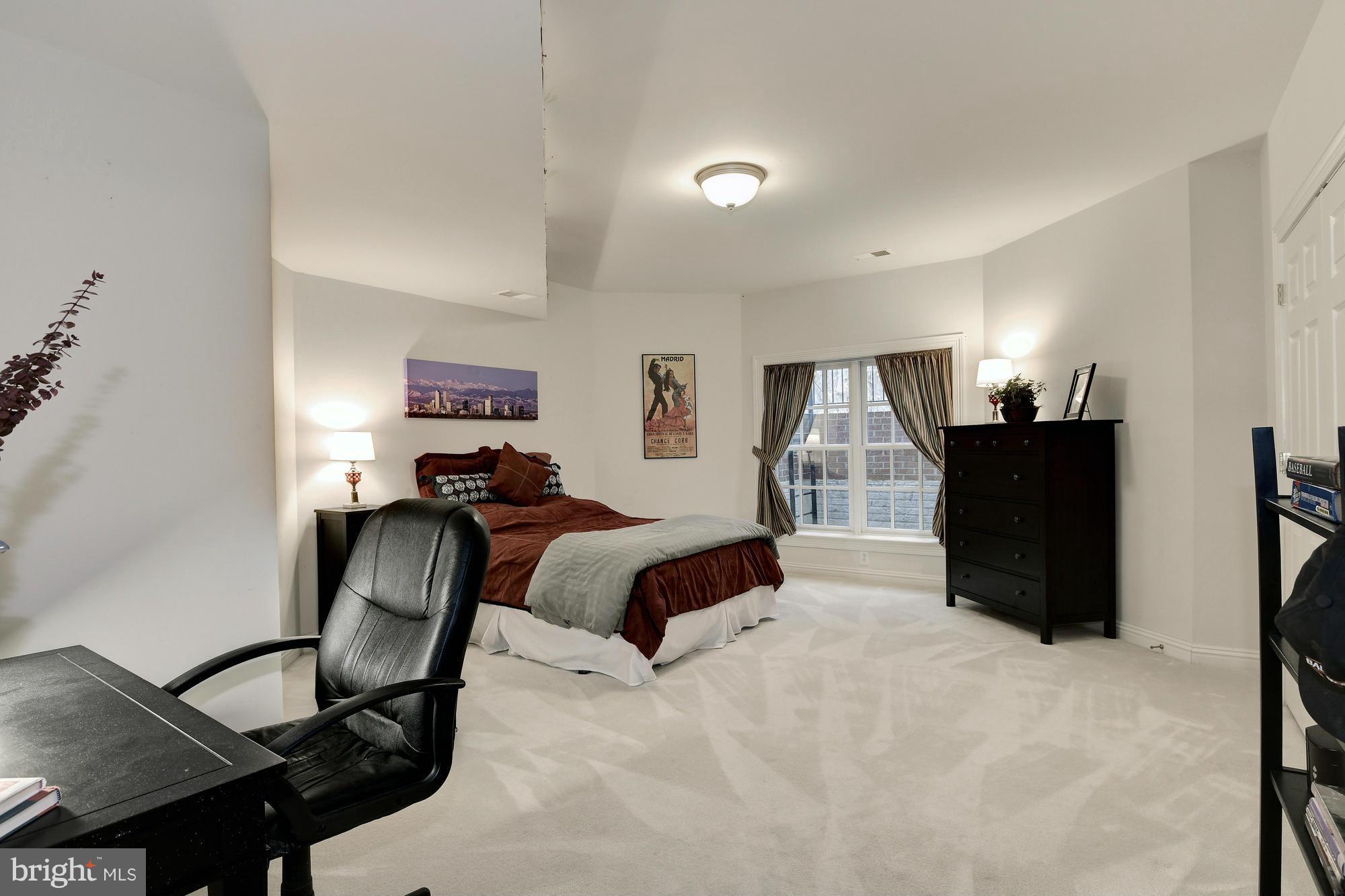 BRADLEY HILLS GROVE - Residential