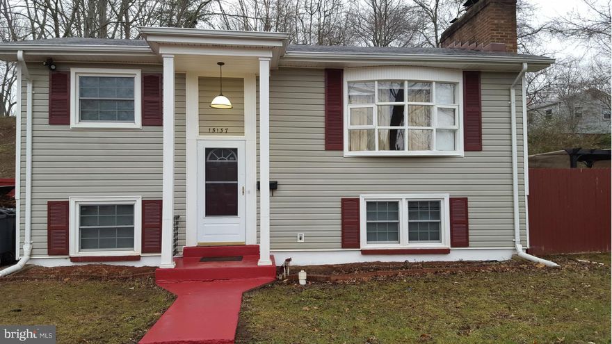 Beautiful,  Remodeled;  Move-In Ready Single Family Home, gleaming Hardwood Floors,  remodeled Kitchen with Granite Tile Counter-tops;  Dining Room and Den w/Build-in Cabinets;  Den could be 4th Bedroom, 2 Fireplaces;  Low-maintenance Exterior, Convenient to I 95, Hot Lanes, Shopping ;  Easy Commute to Quantico