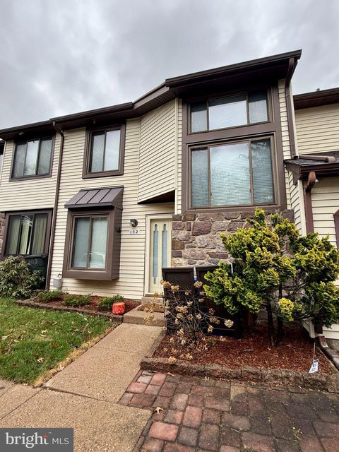 Townhouse For Sale - 102 Windham Court<br/> NEWTOWN, PA 18940