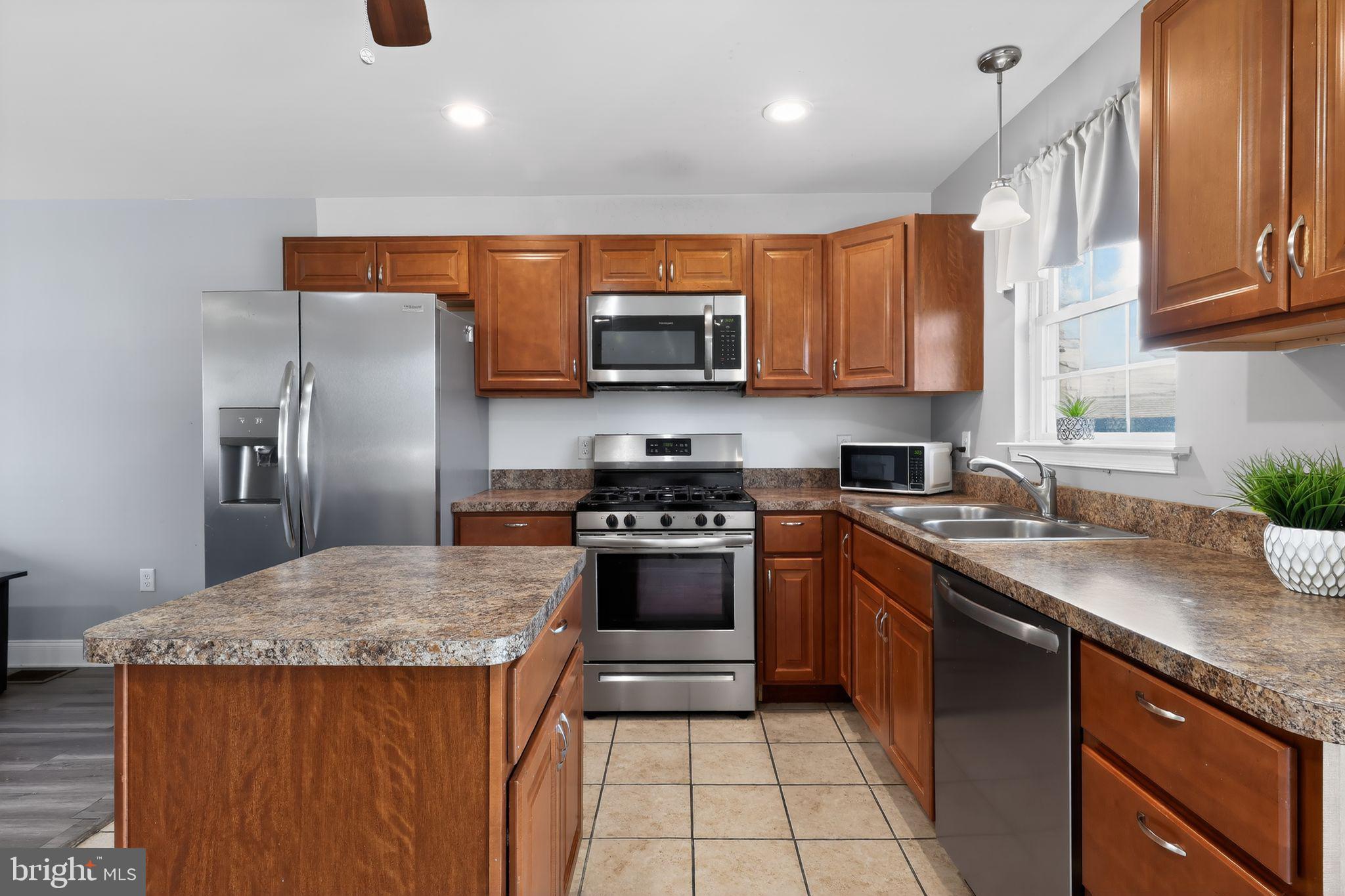 OVERVIEW GARDENS - Residential