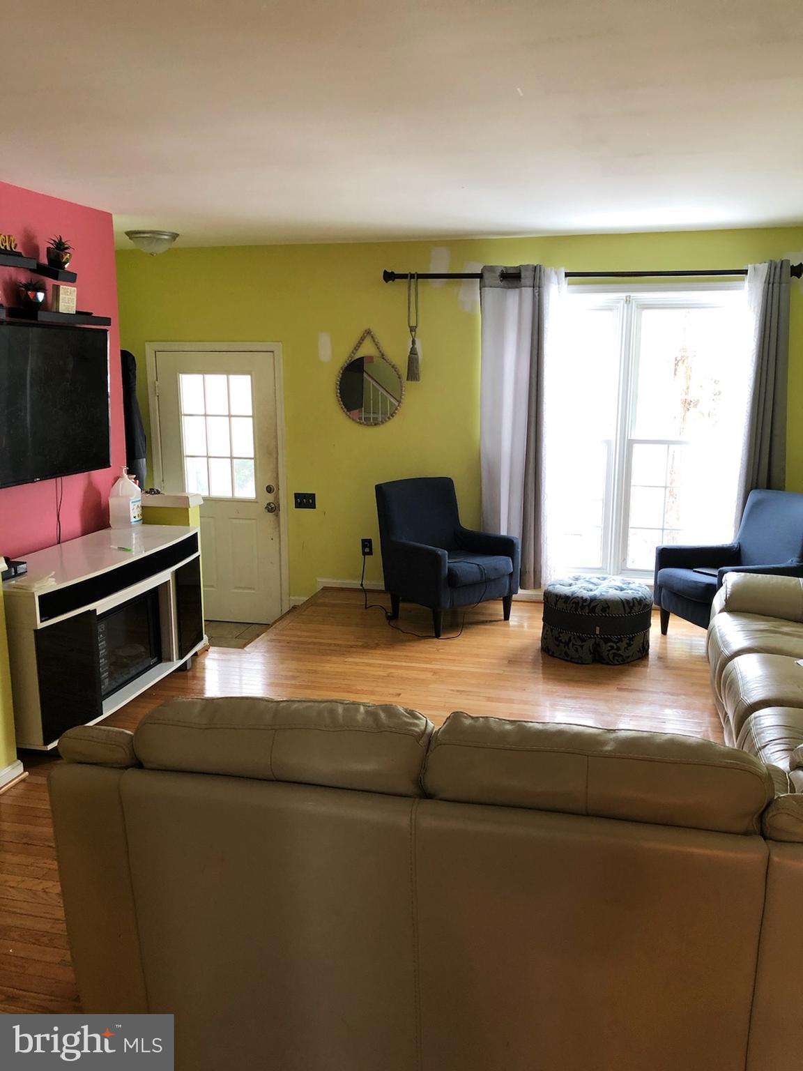 SPRING KNOLL - Residential