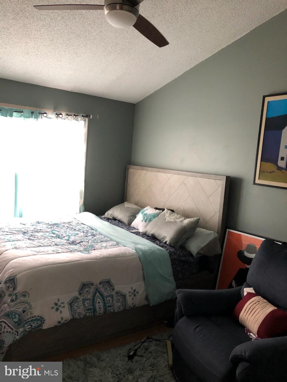 SPRING KNOLL - Residential