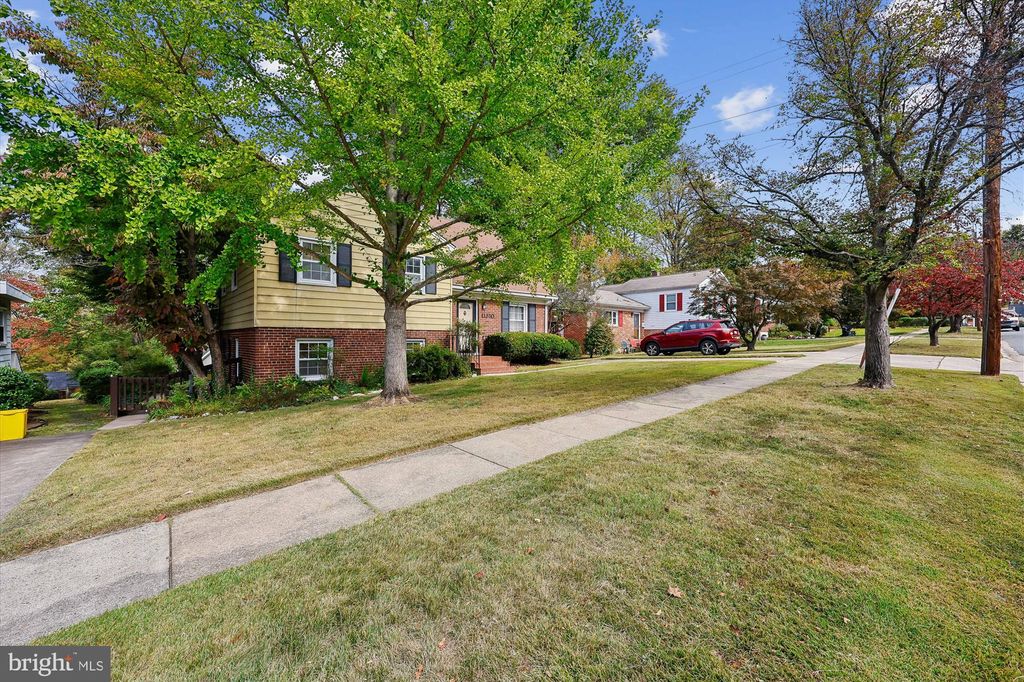 Photo of 11310 Mitscher Street, KENSINGTON, MD 20895 (MLS # MDMC2205422)