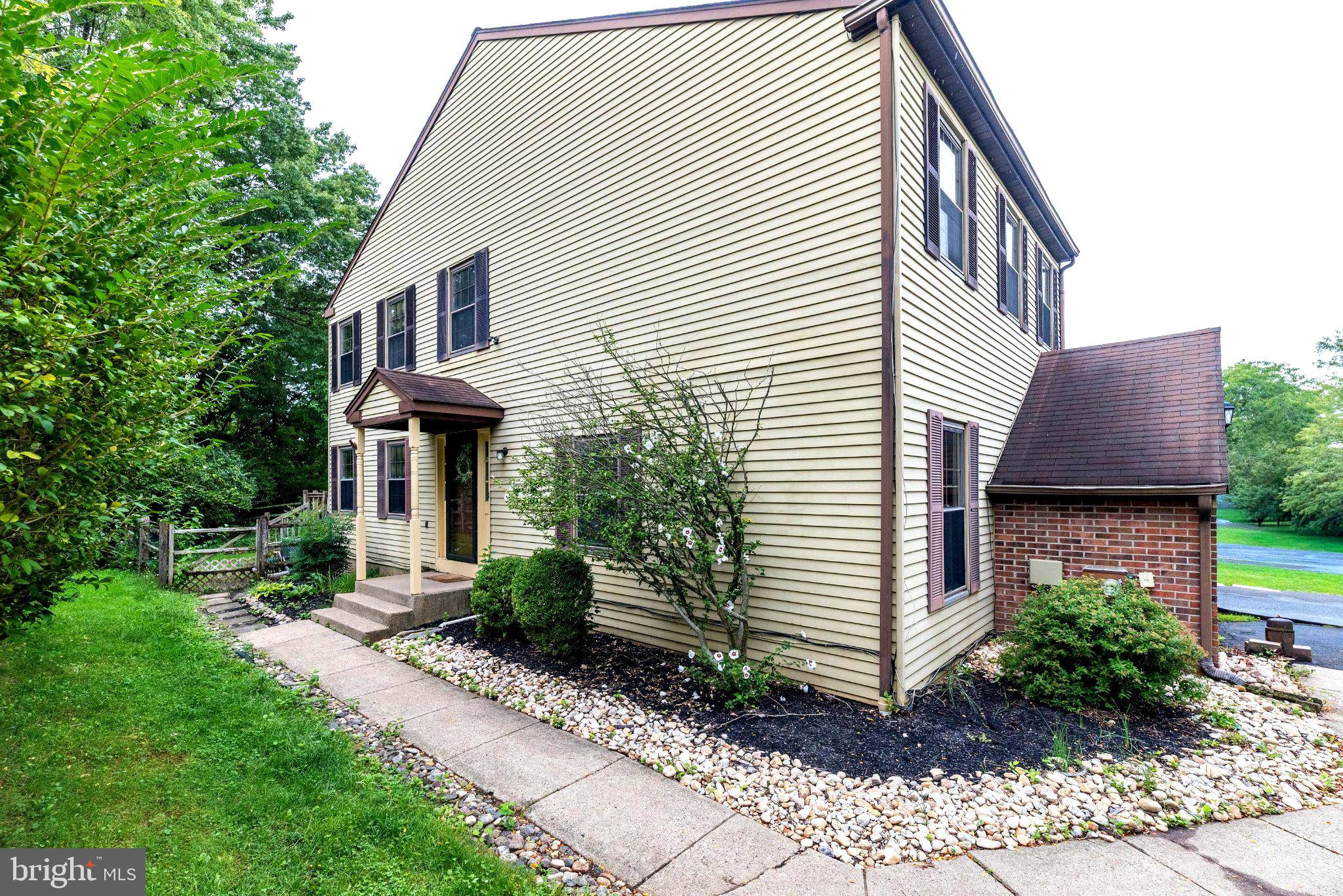 251 PARKVIEW WAY