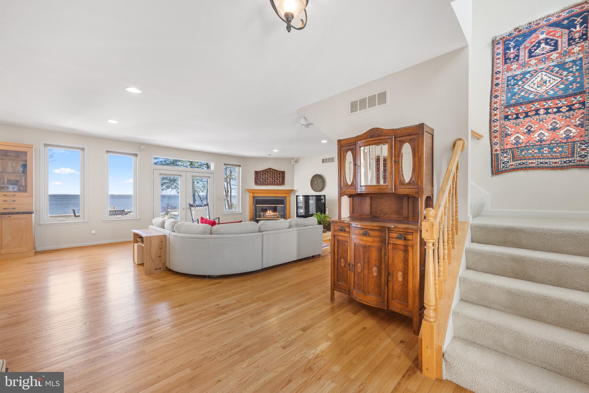 SAUNDERS POINT - Residential