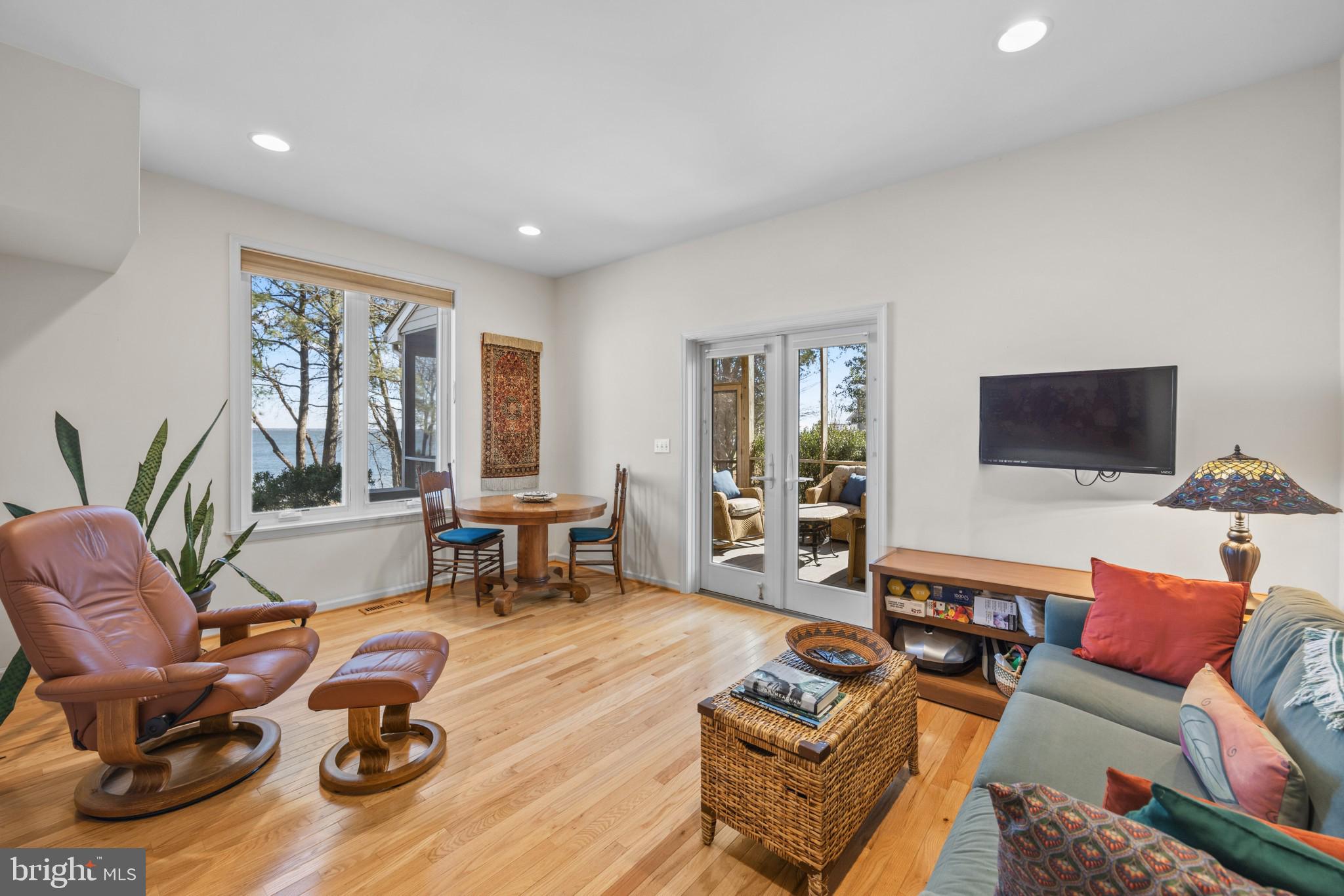 SAUNDERS POINT - Residential