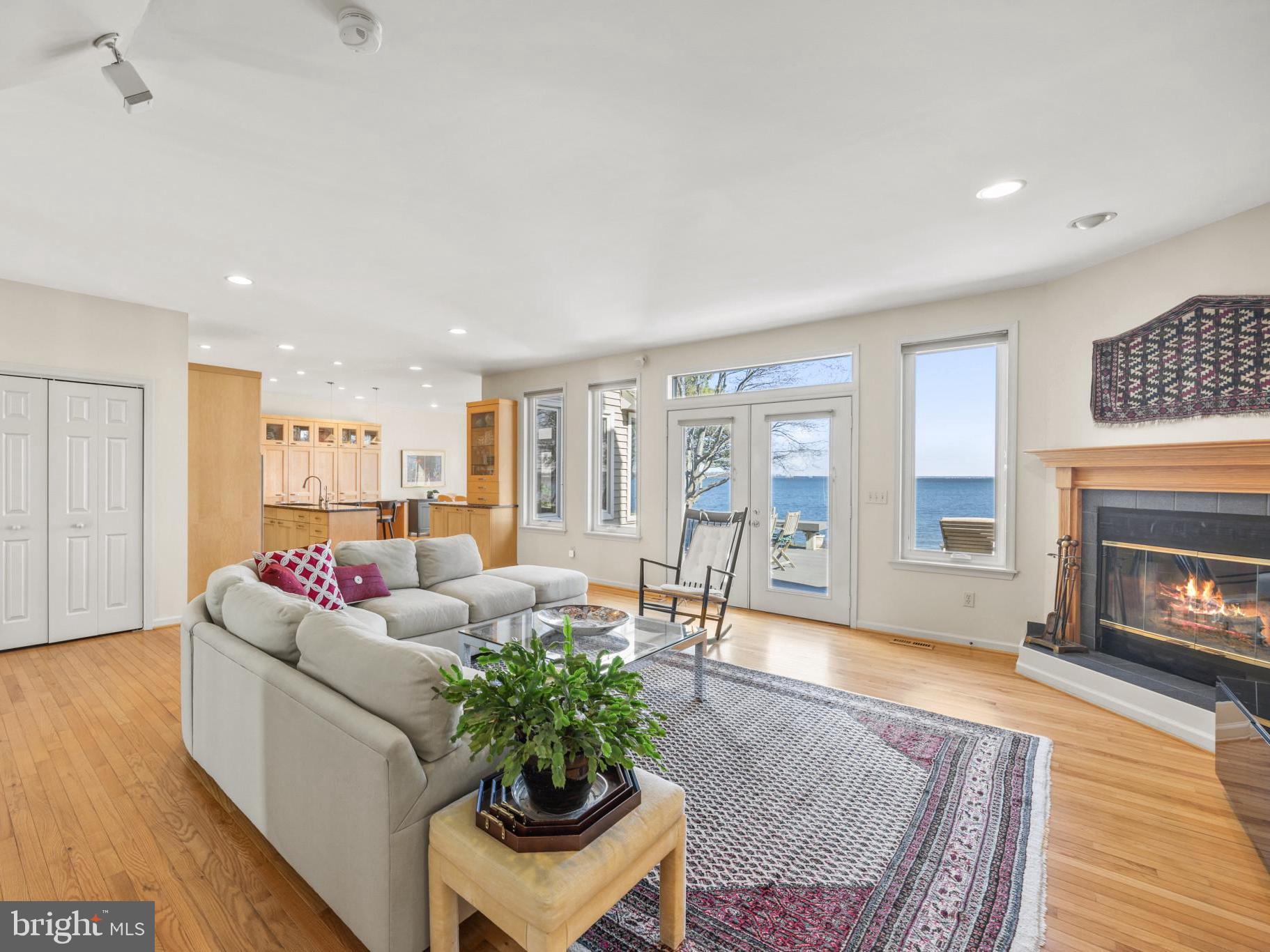 SAUNDERS POINT - Residential