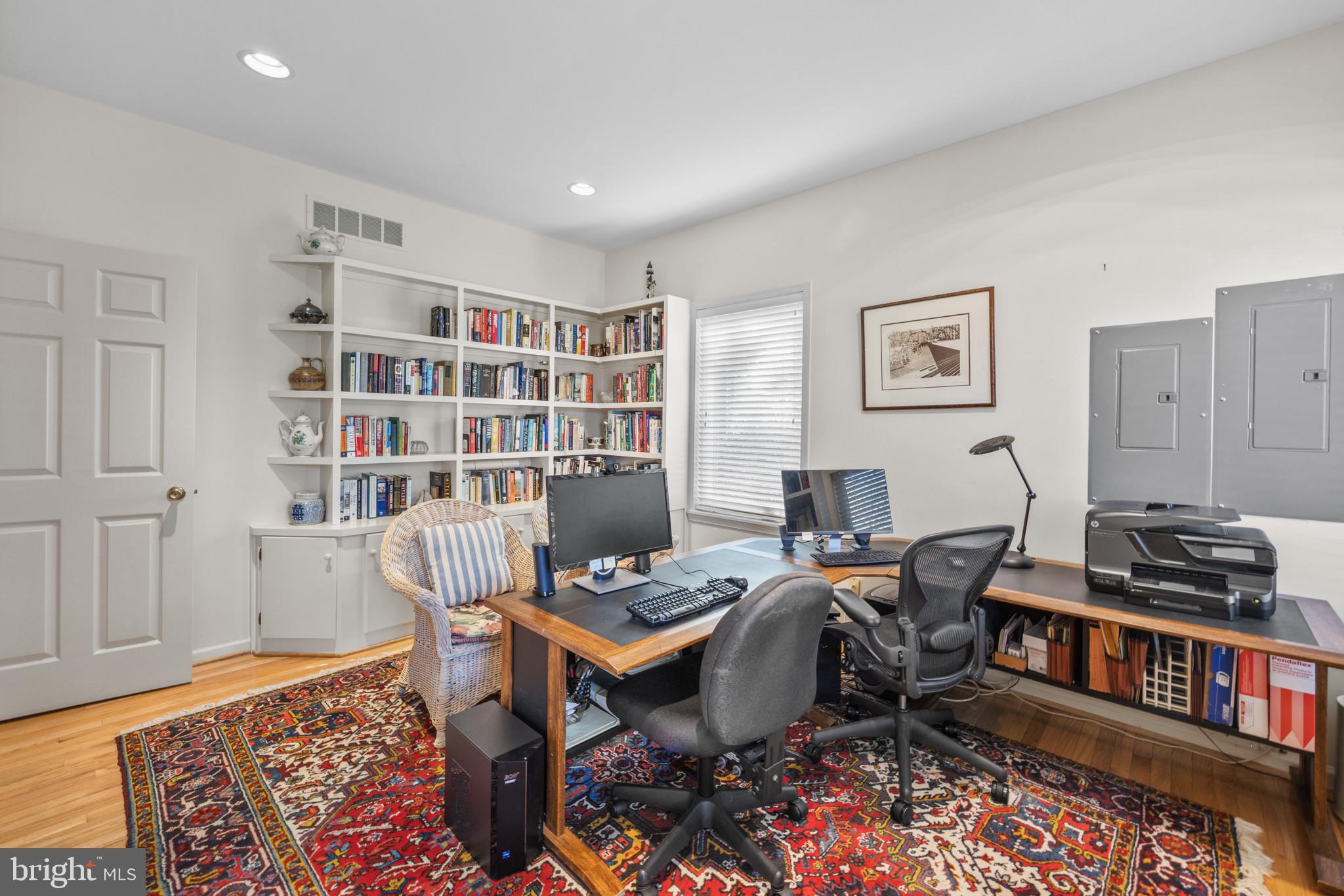 SAUNDERS POINT - Residential