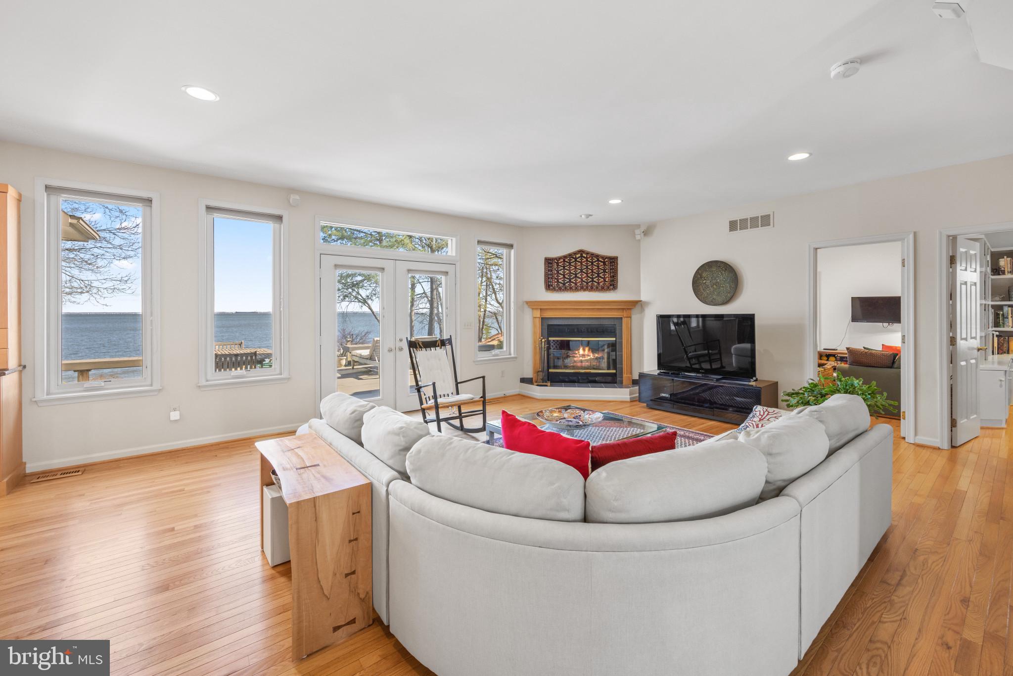 SAUNDERS POINT - Residential