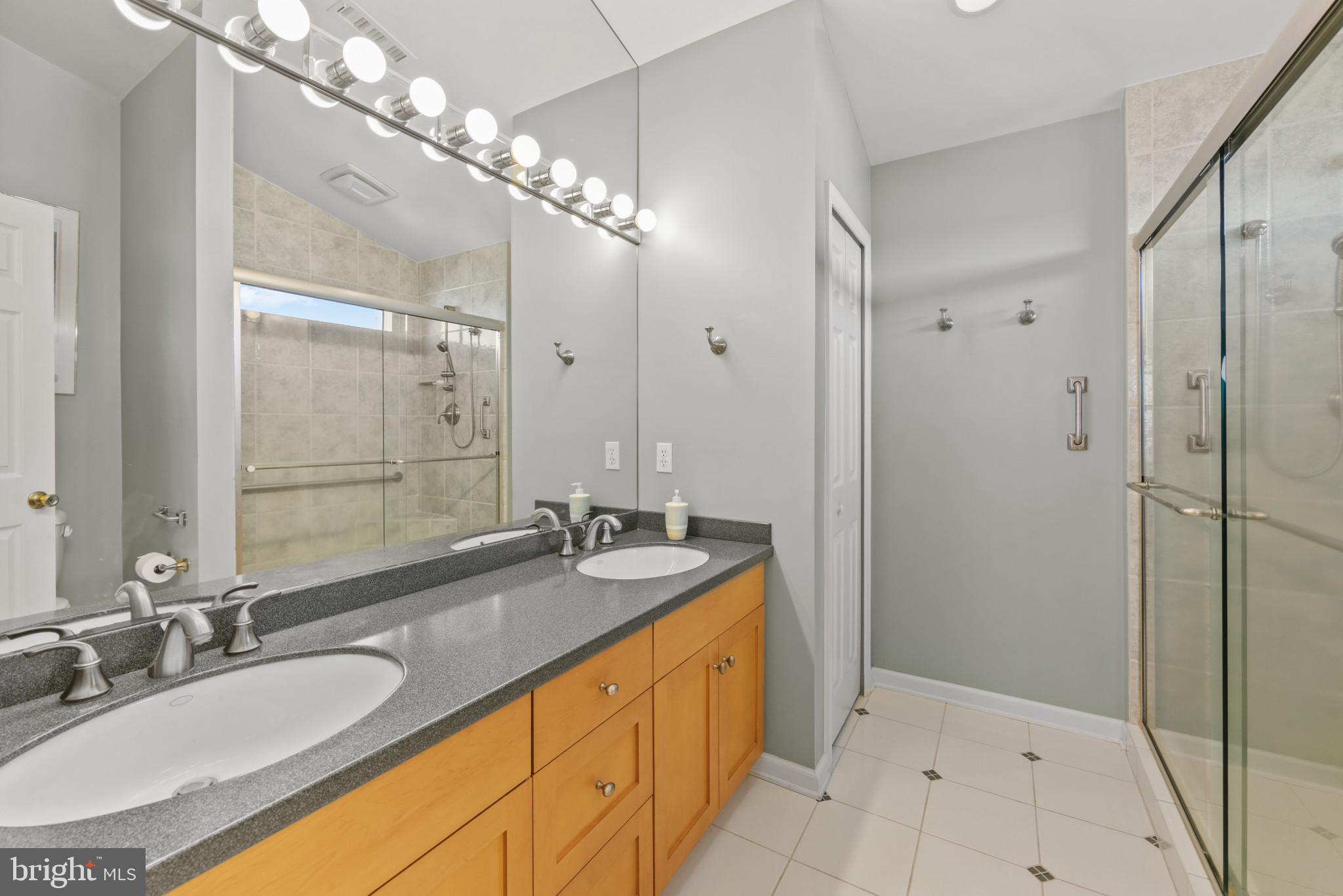 SAUNDERS POINT - Residential