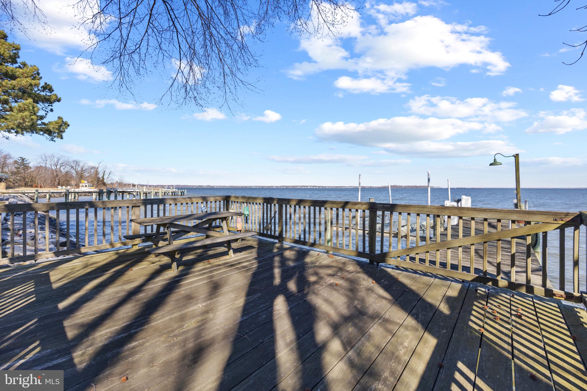 SAUNDERS POINT - Residential