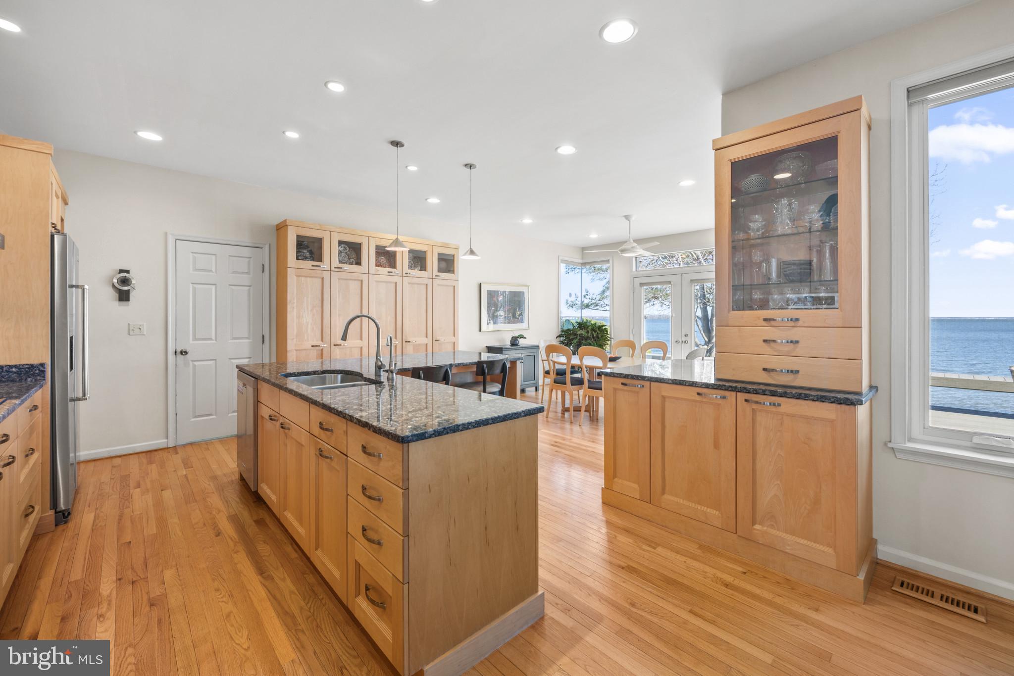 SAUNDERS POINT - Residential