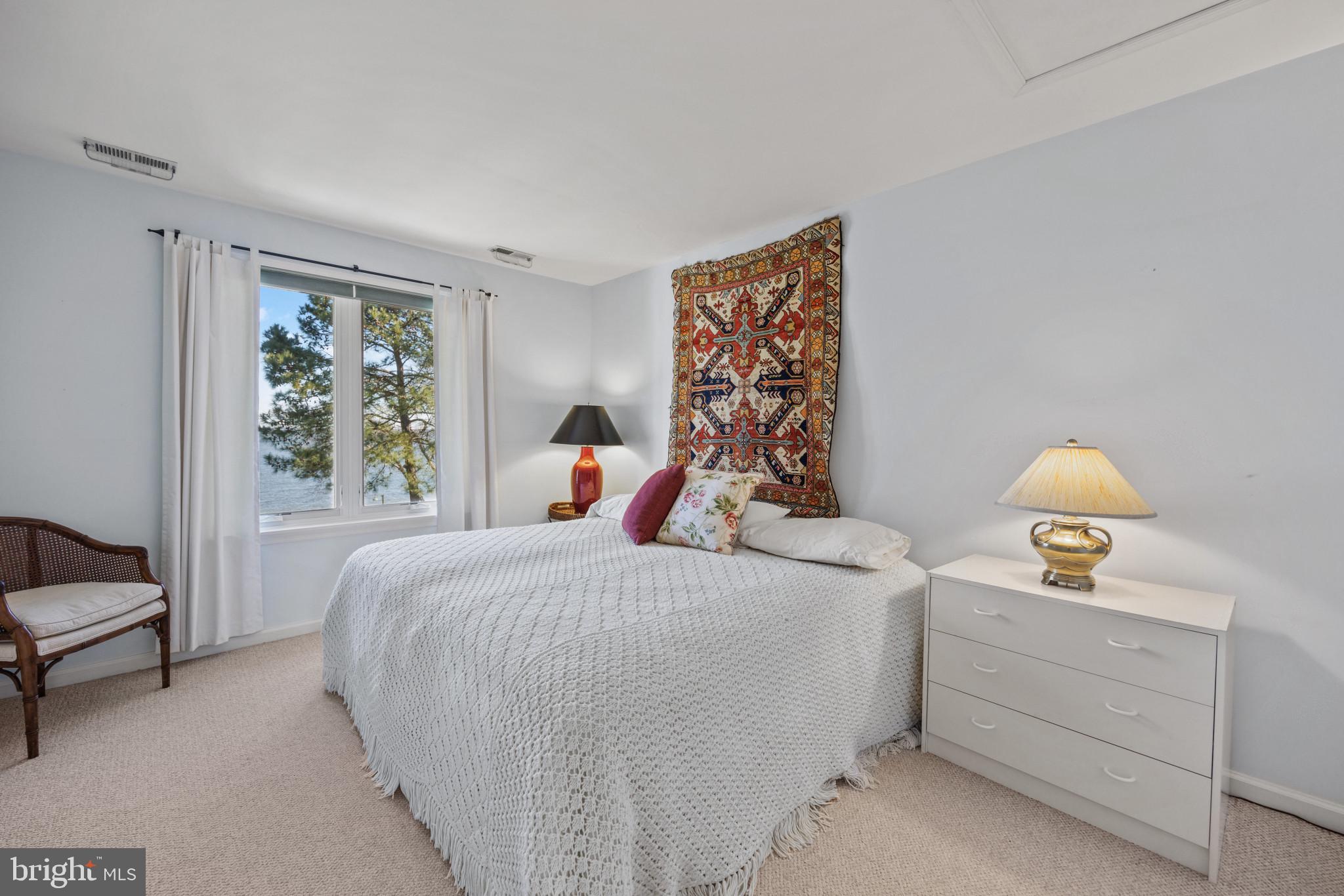 SAUNDERS POINT - Residential