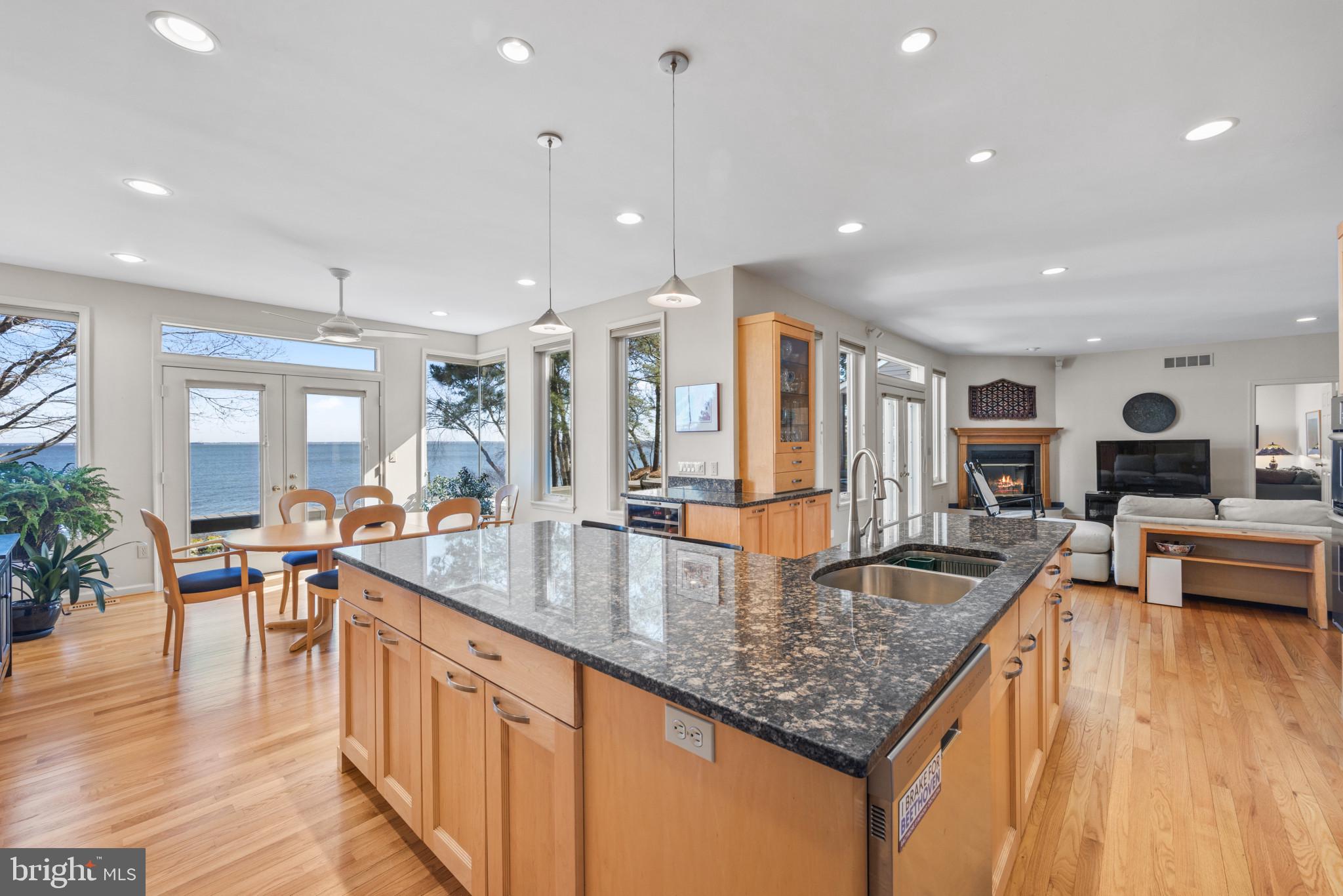 SAUNDERS POINT - Residential