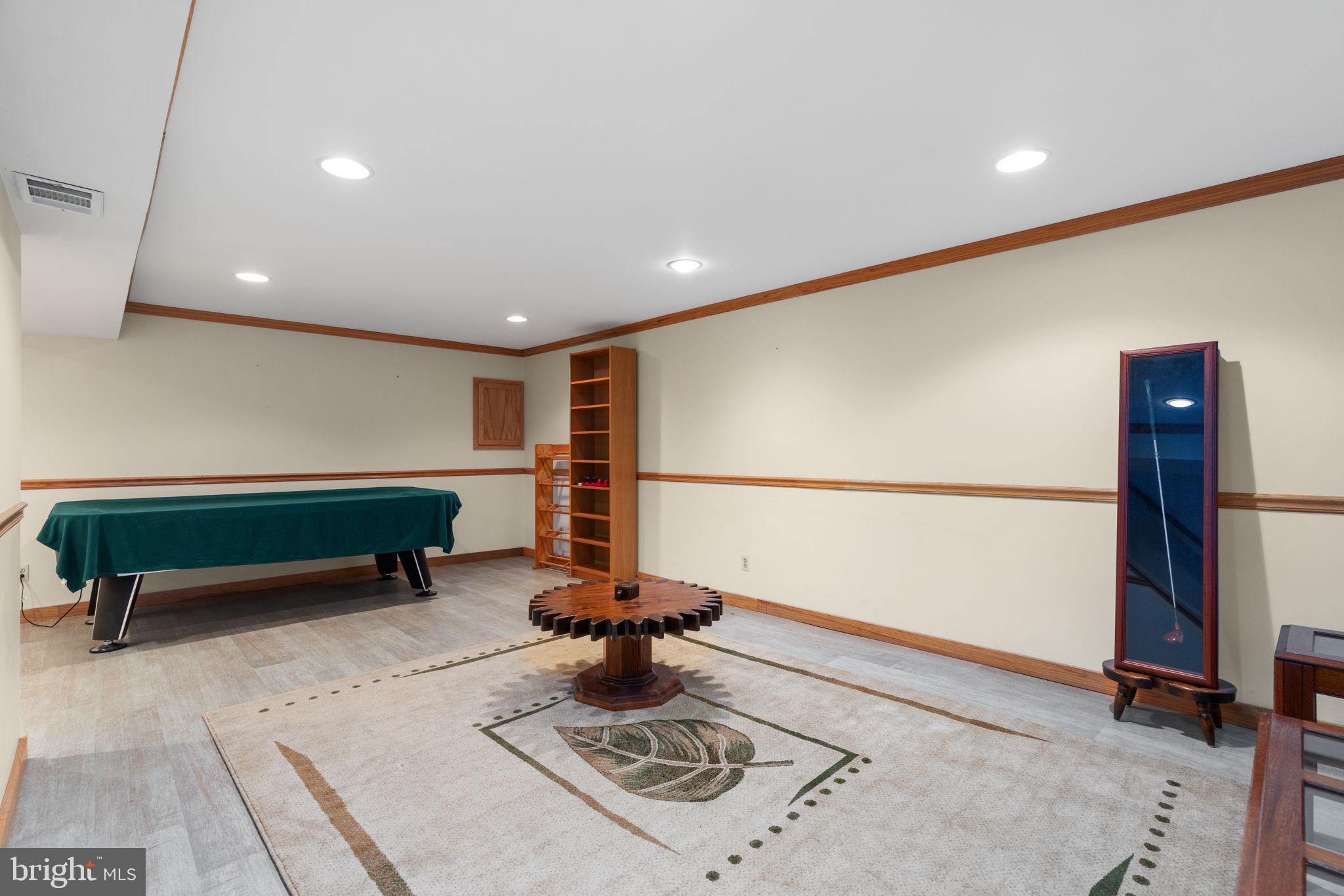 HOLLIN GLEN - Residential