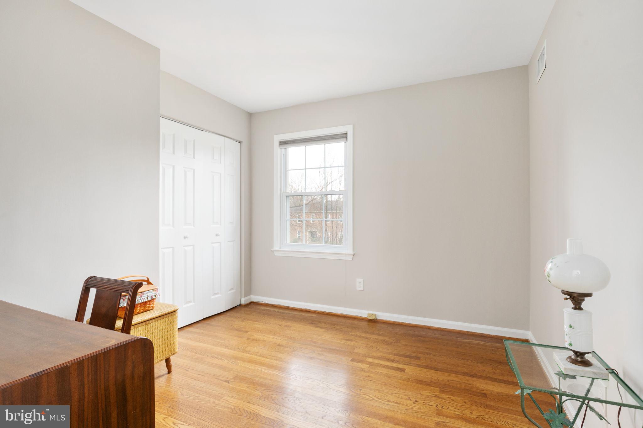 HOLLIN GLEN - Residential