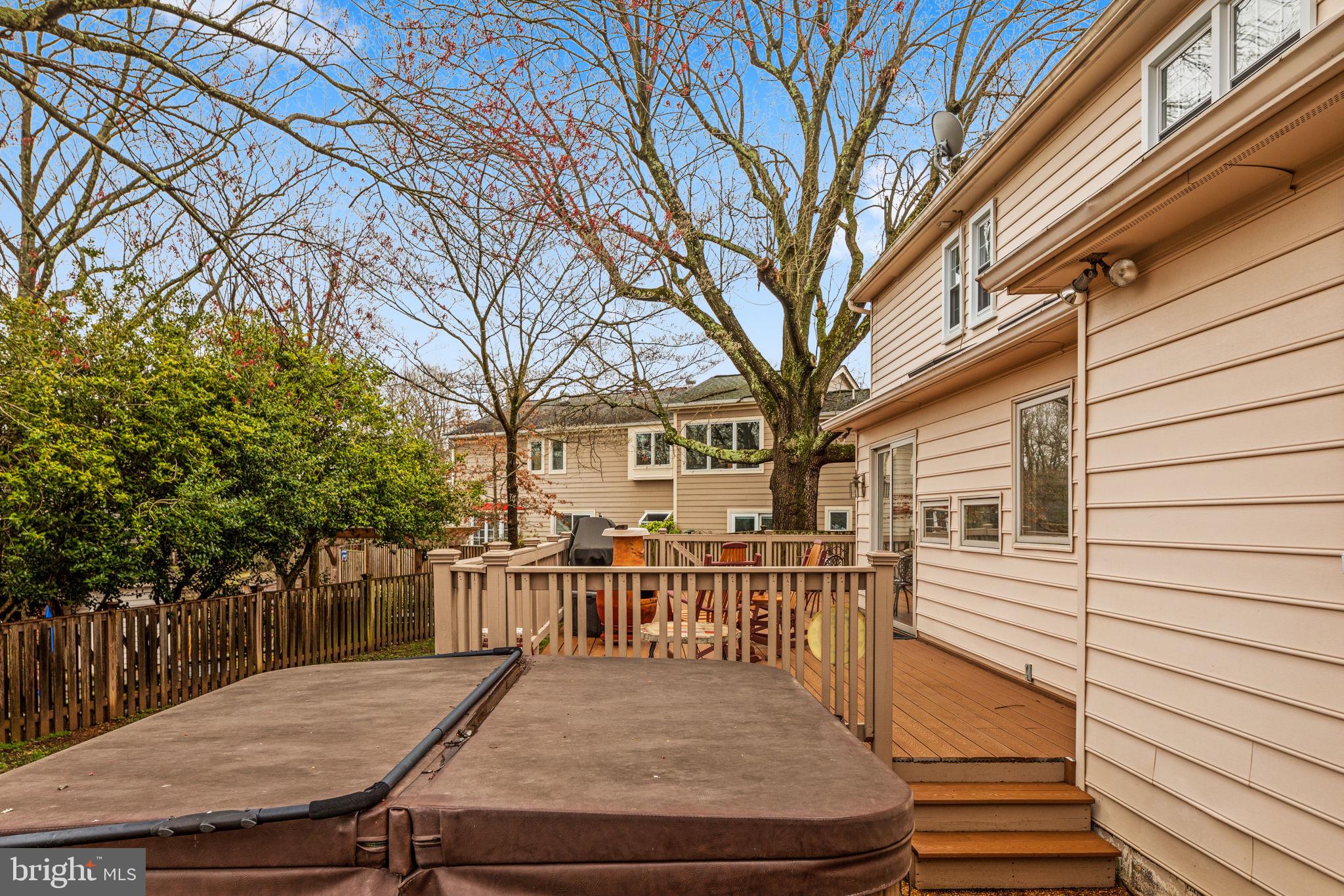 HOLLIN GLEN - Residential