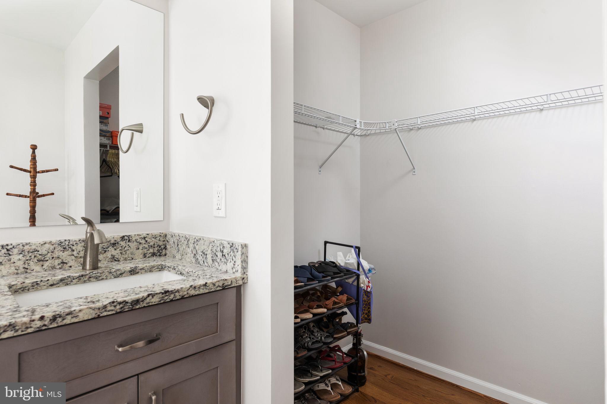 HOLLIN GLEN - Residential