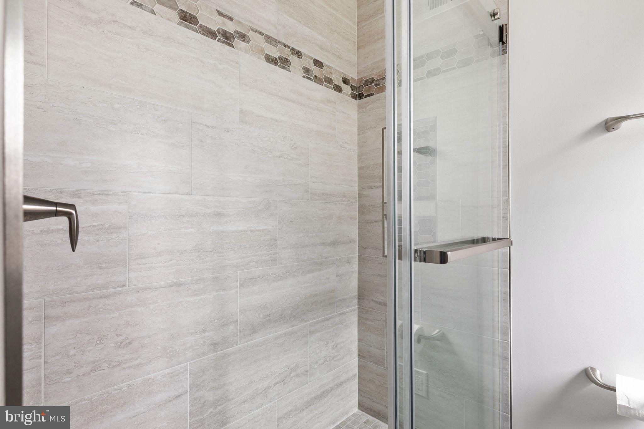 HOLLIN GLEN - Residential