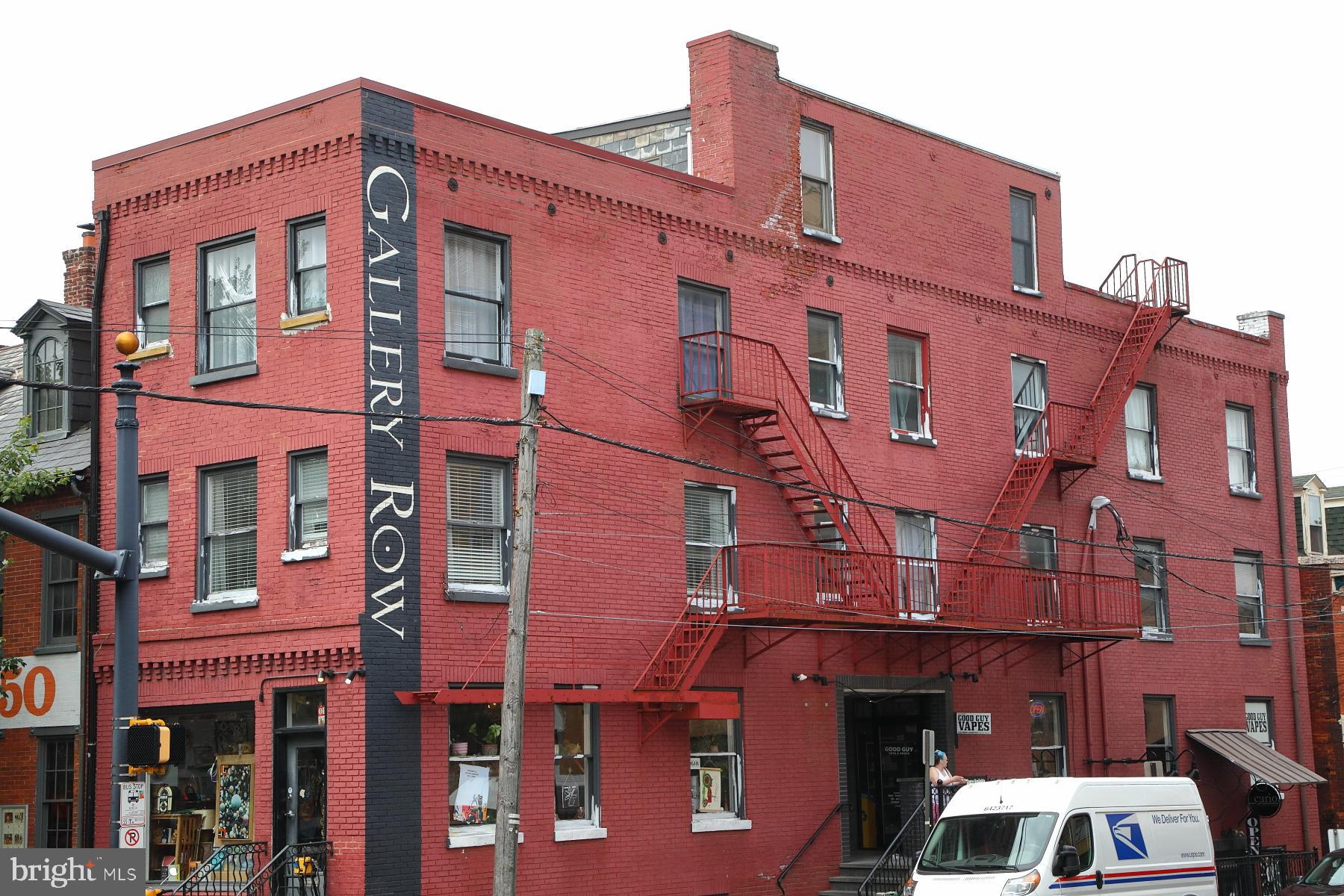 104 W CHESTNUT STREET
