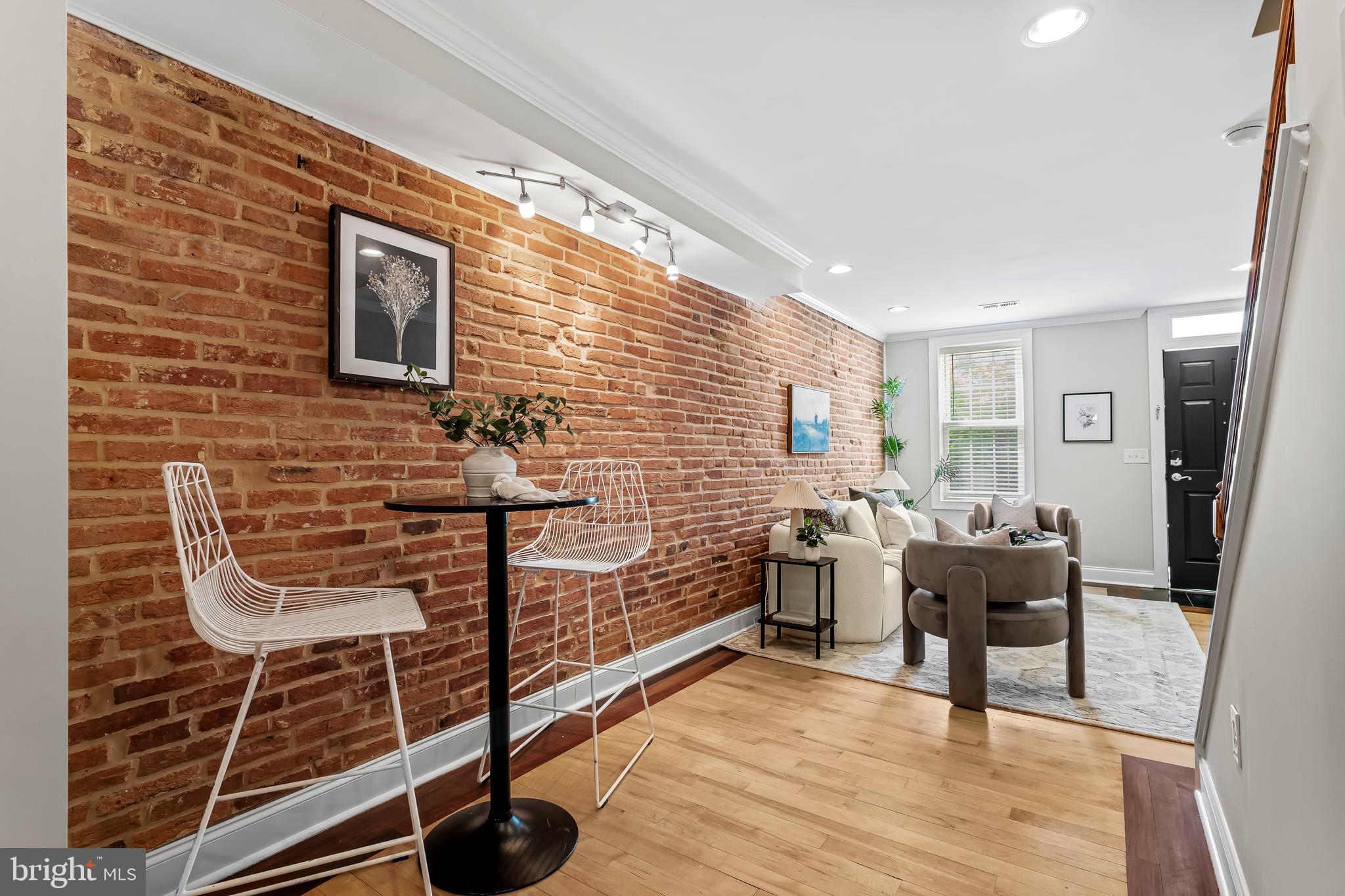122 E BARNEY STREET