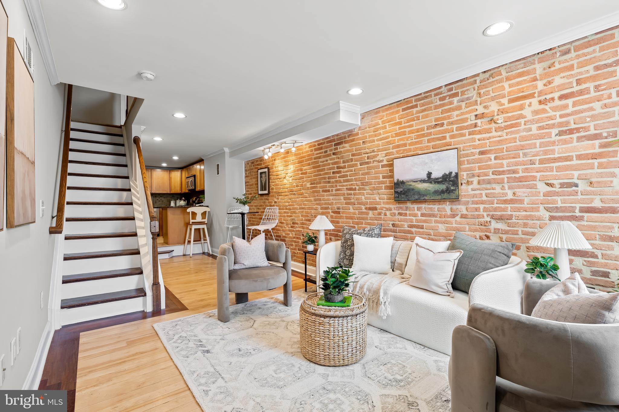 122 E BARNEY STREET