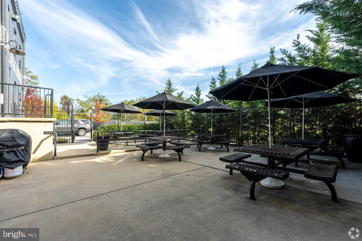 HIGHLANDTOWN - Commercial Lease