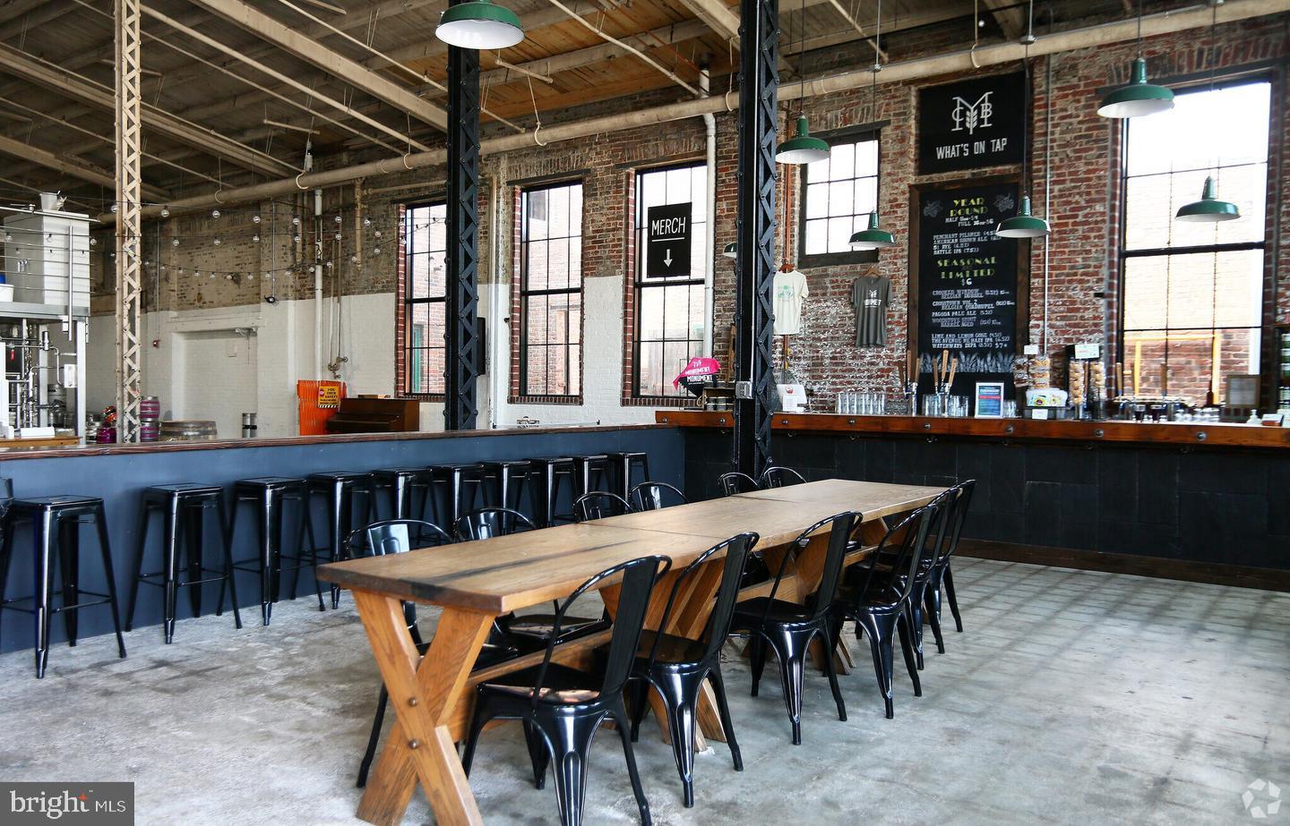 HIGHLANDTOWN - Commercial Lease