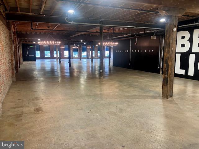 HIGHLANDTOWN - Commercial Lease