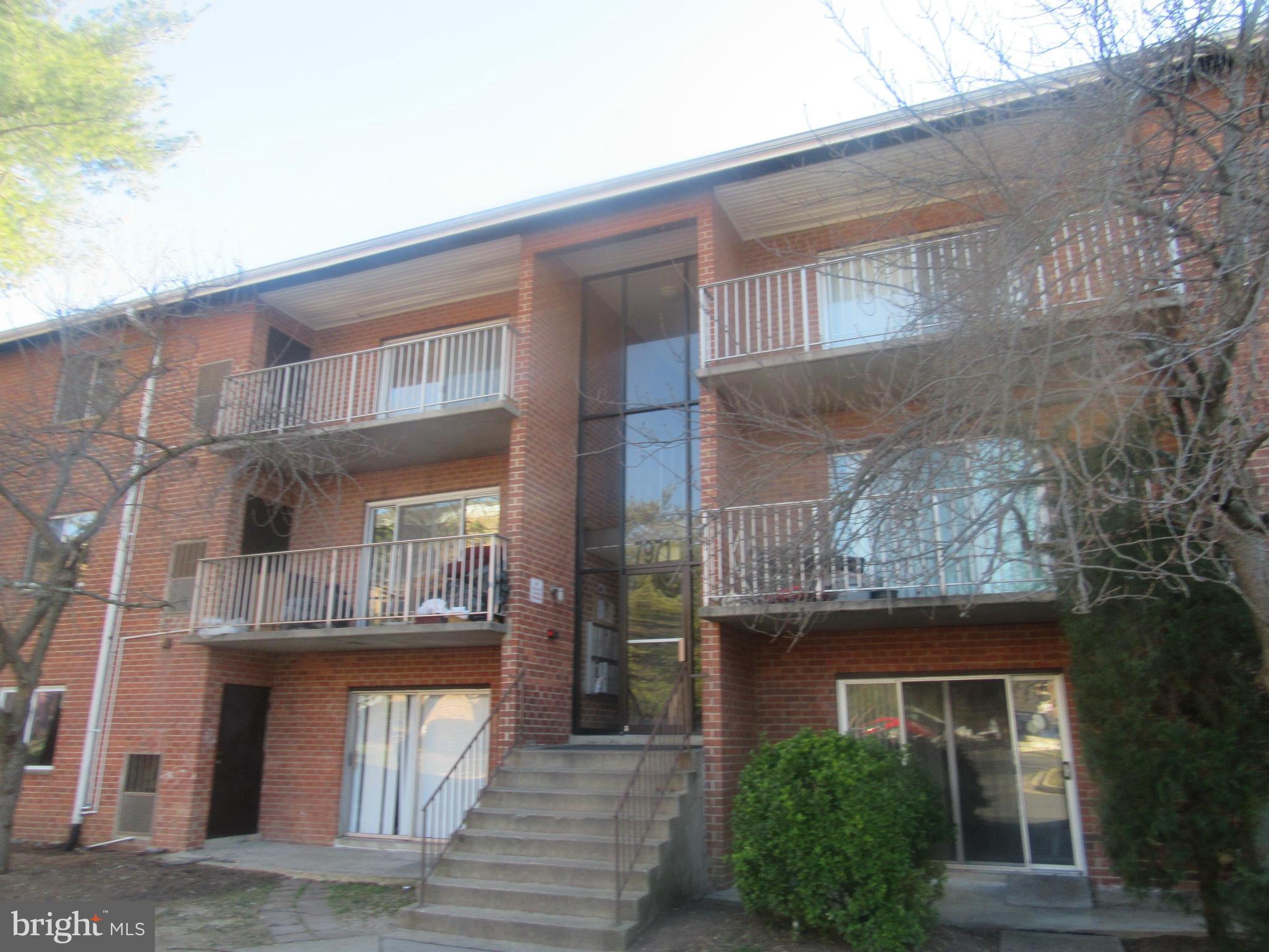 COLCHESTER TOWNE - Residential Lease