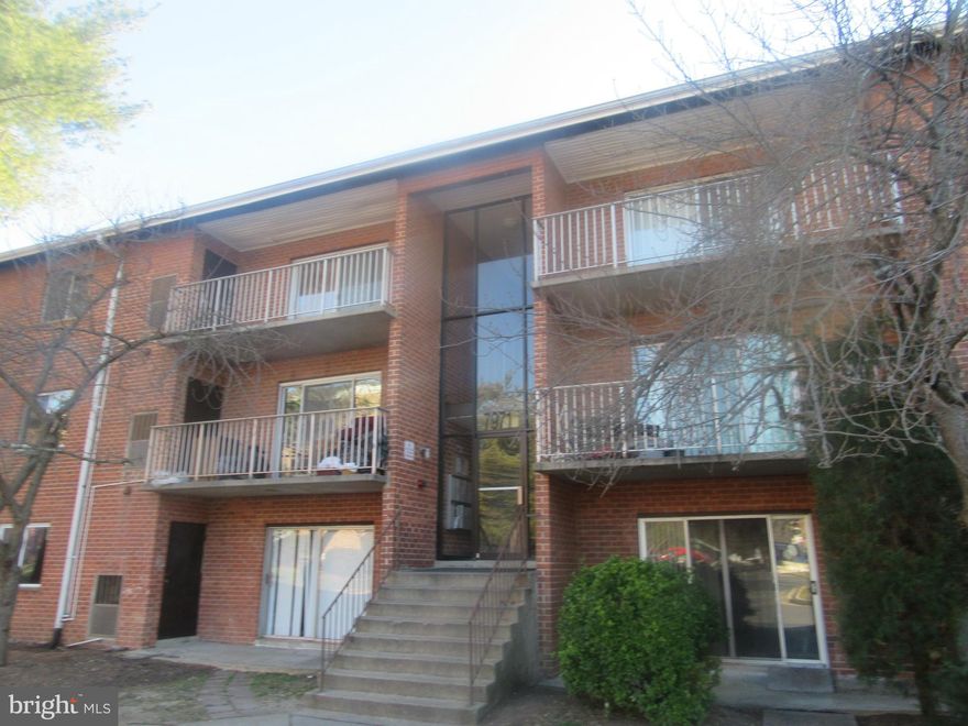 Fully available for immediate move in**Priced below market for quick rental***open floor plan and convenient location***Close to schools and shopping**