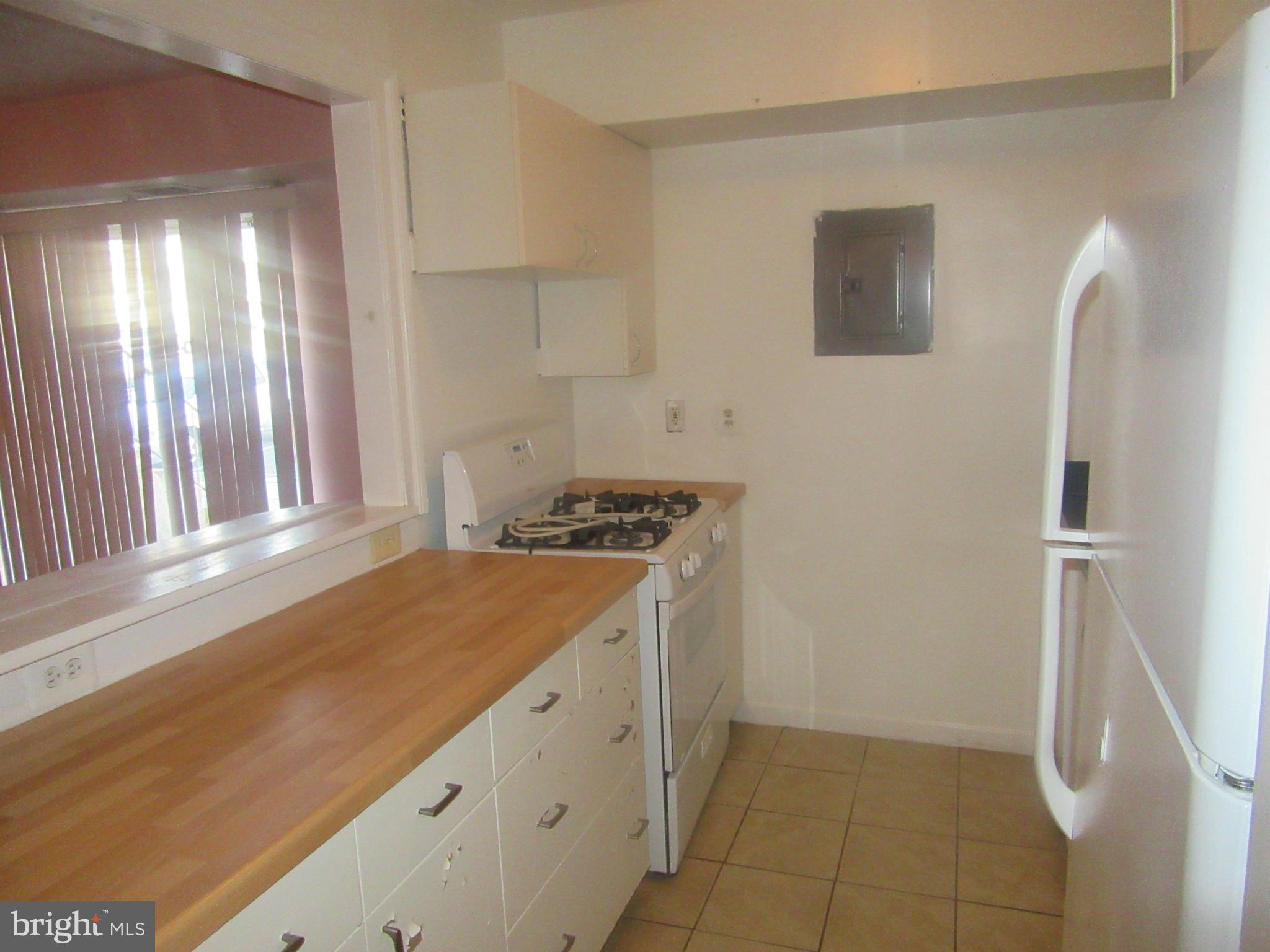 COLCHESTER TOWNE - Residential Lease