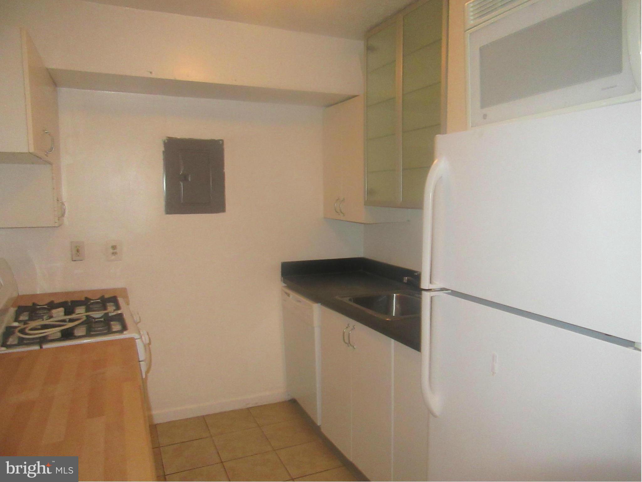 COLCHESTER TOWNE - Residential Lease