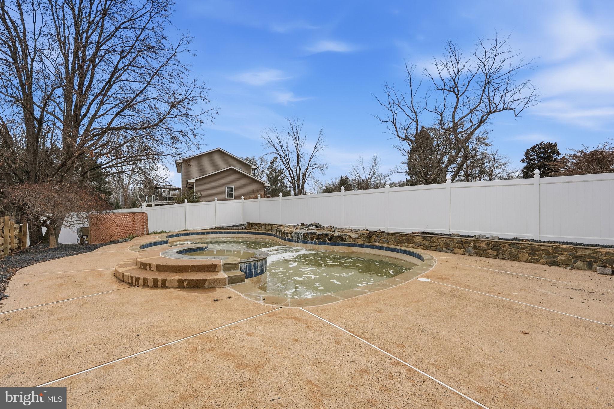 WARRENTON LAKES - Residential