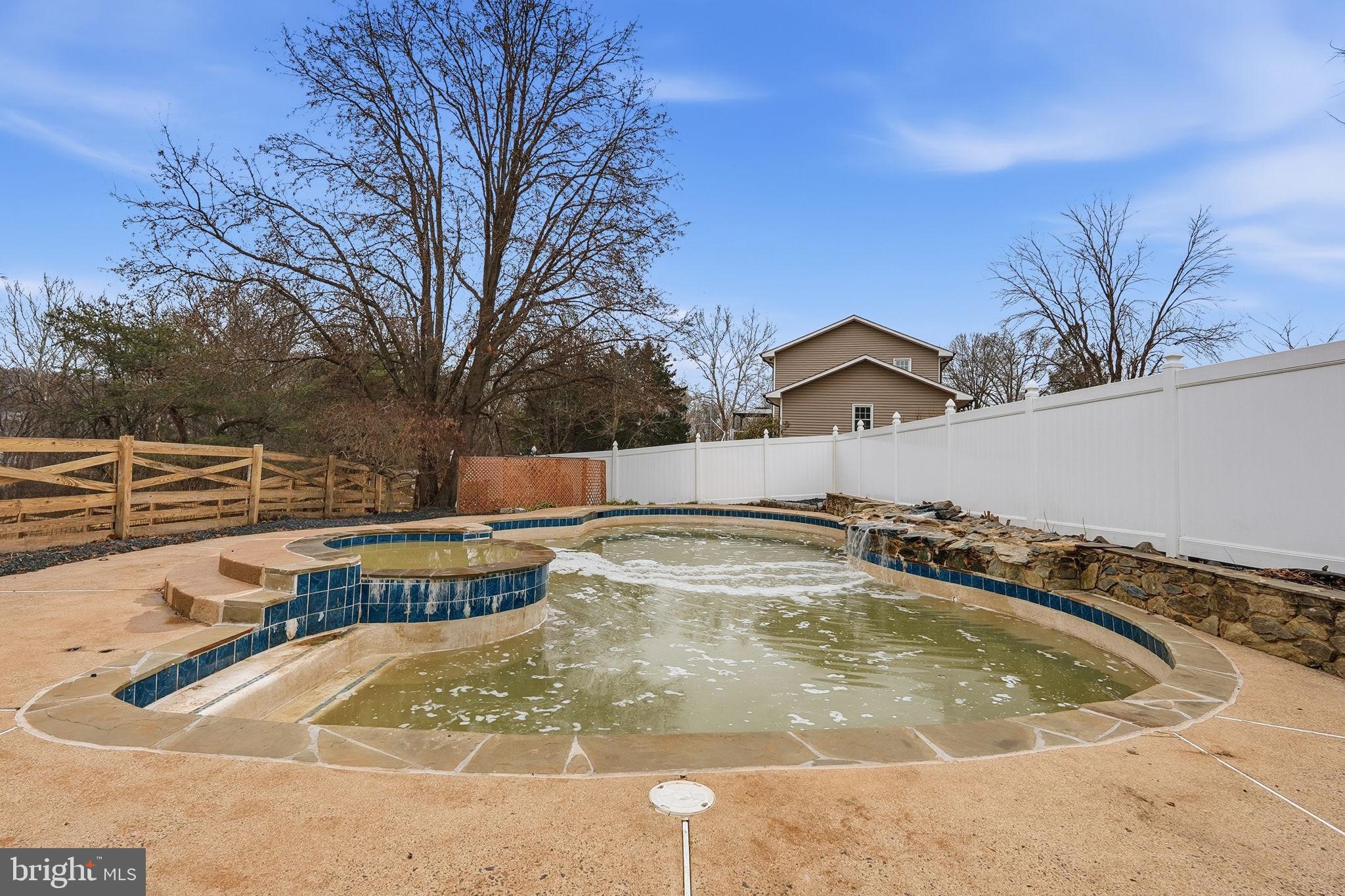 WARRENTON LAKES - Residential